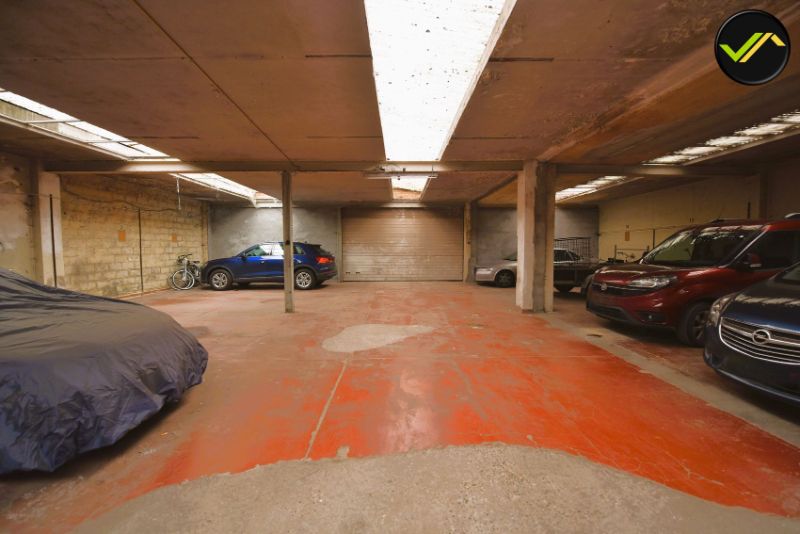 Te Koop: Unieke Investering in Gent - Appartement, Magazijn en 31 Parkeerplaatsen foto 16