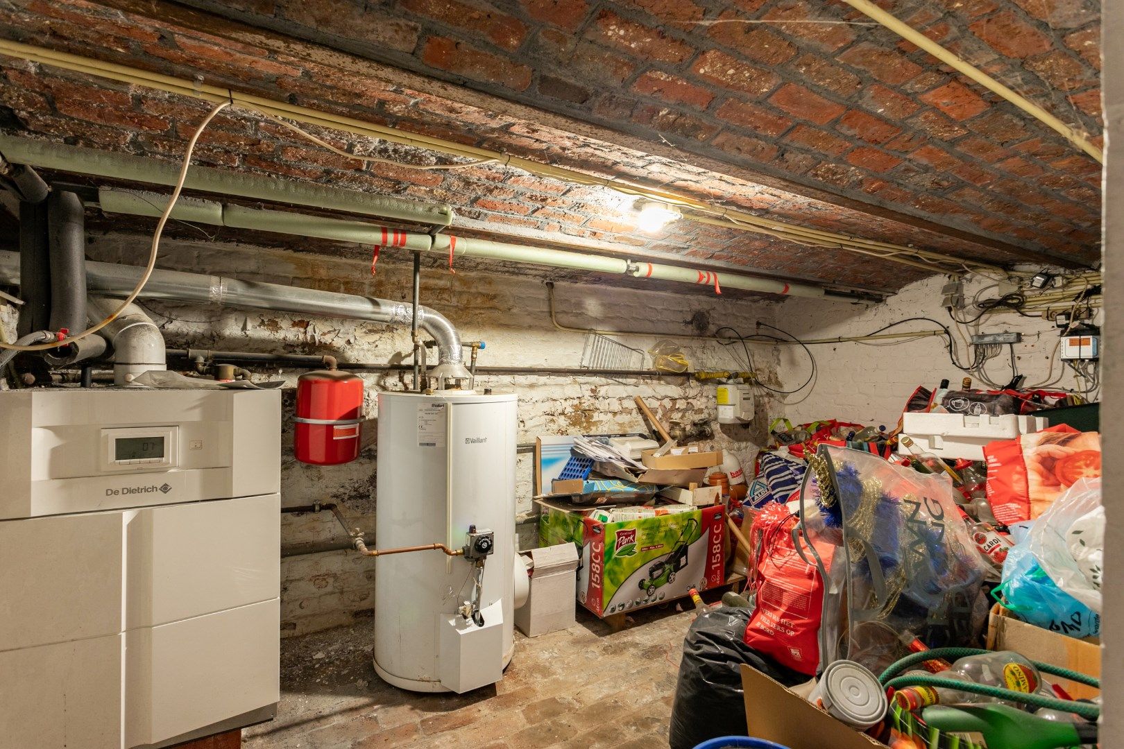 Op te frissen woning met 2 à 3 slpk en tuin te Buizingen. foto 13