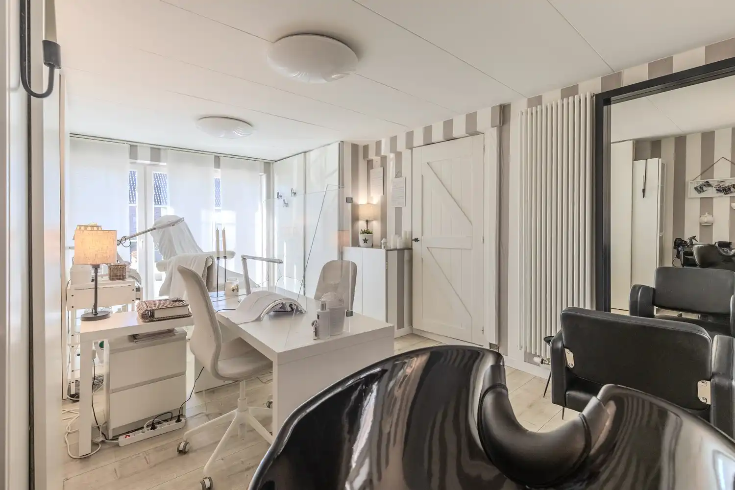 Stijlvolle, instapklare woning met vier slaapkamers, twee badkamers en verwarmd zwembad te koop in Lanaken foto 54