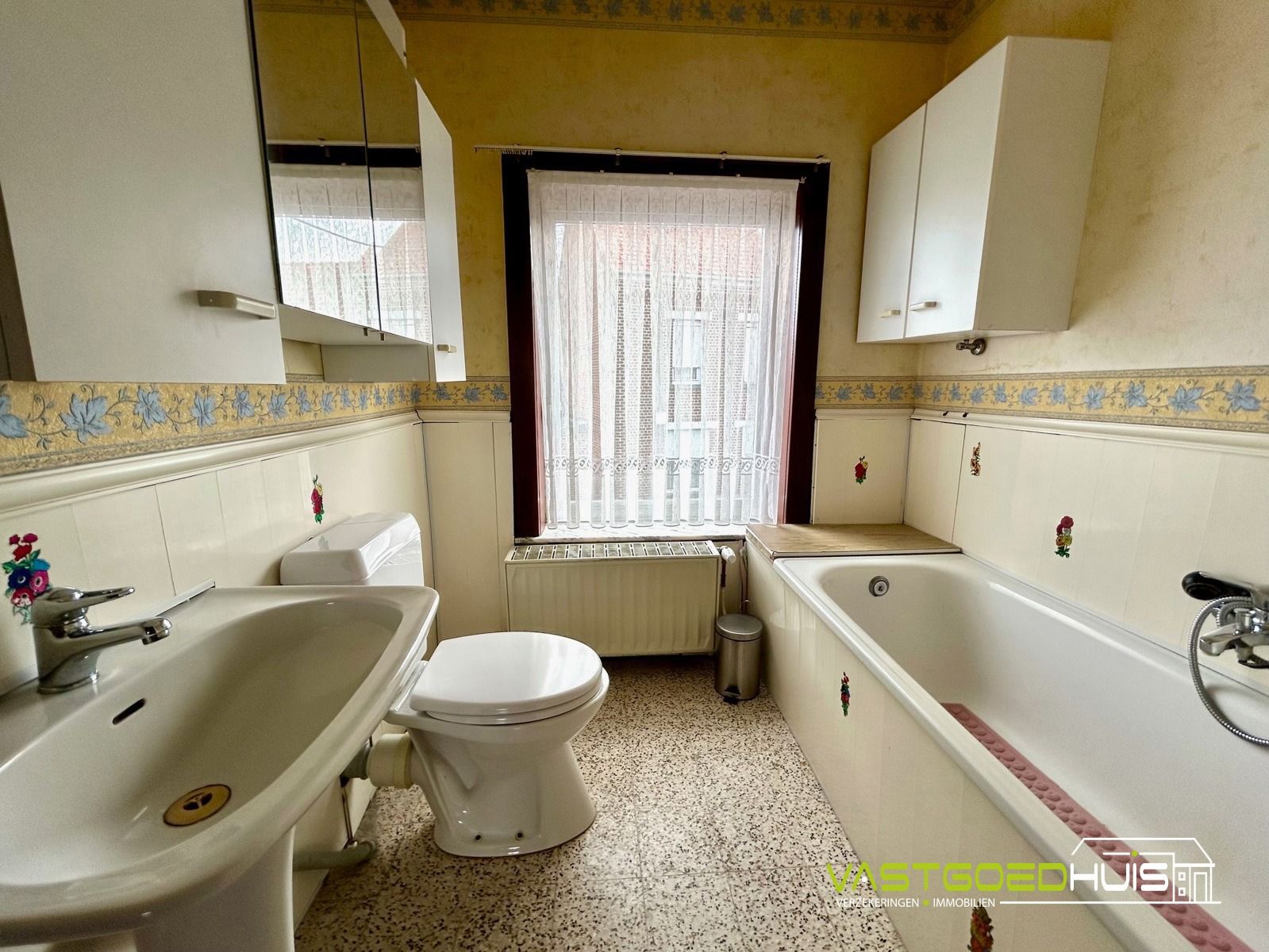 Karaktervolle, te renoveren 3-gevelwoning met tuin foto 17