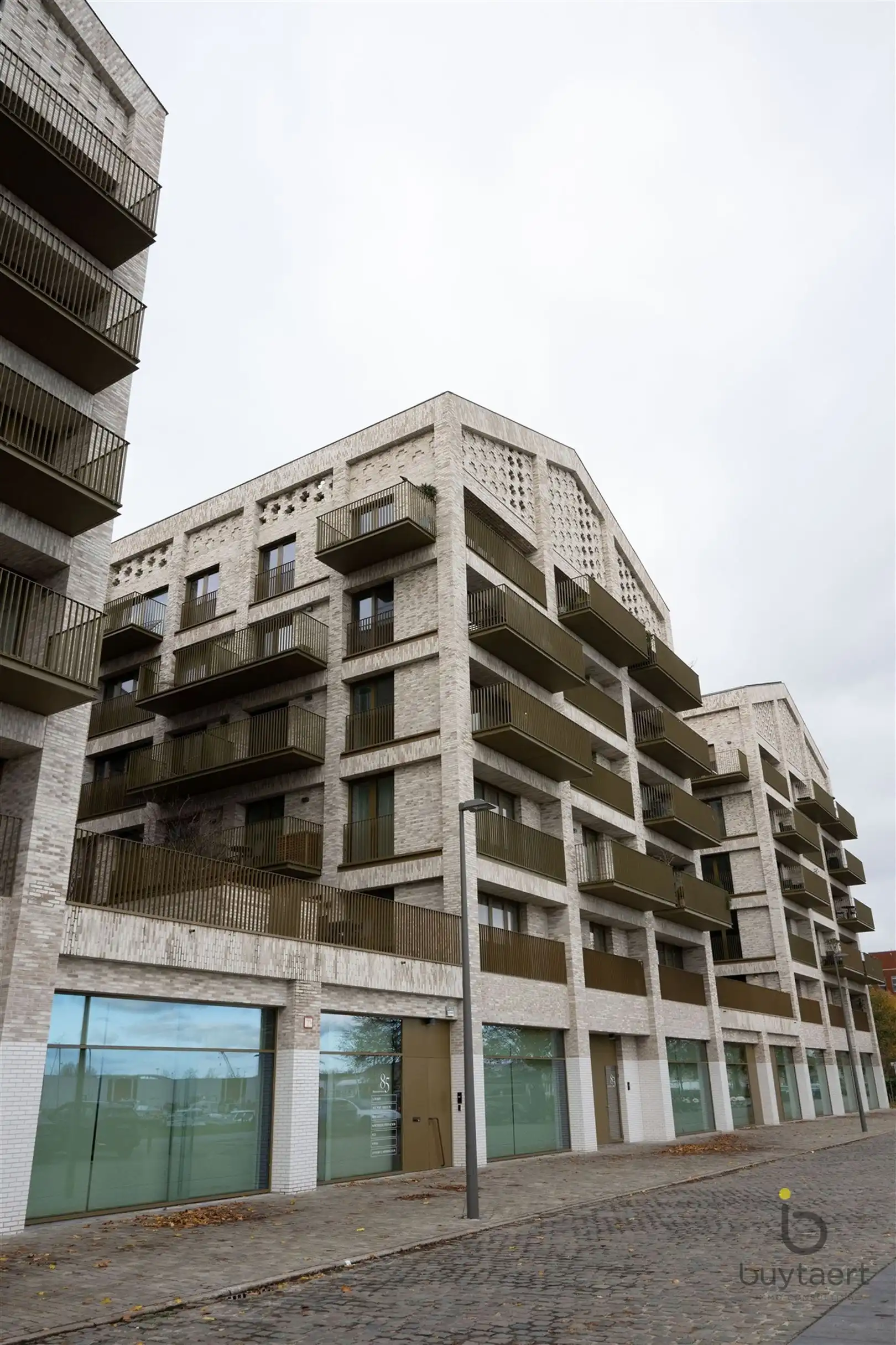 Stijlvol 1-slaapkamer appartement met terras en zicht op Kempisch Dok foto 21