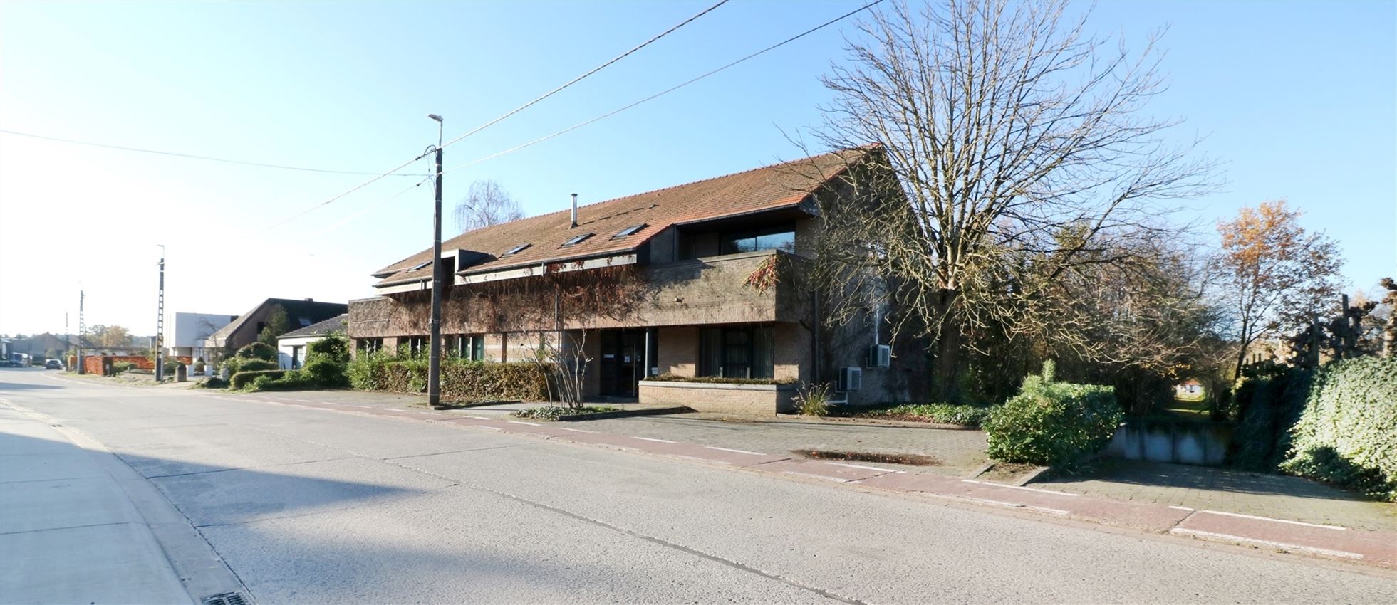 Gunstig gelegen handelszaak met grote zichtbaarheid en parking foto 44