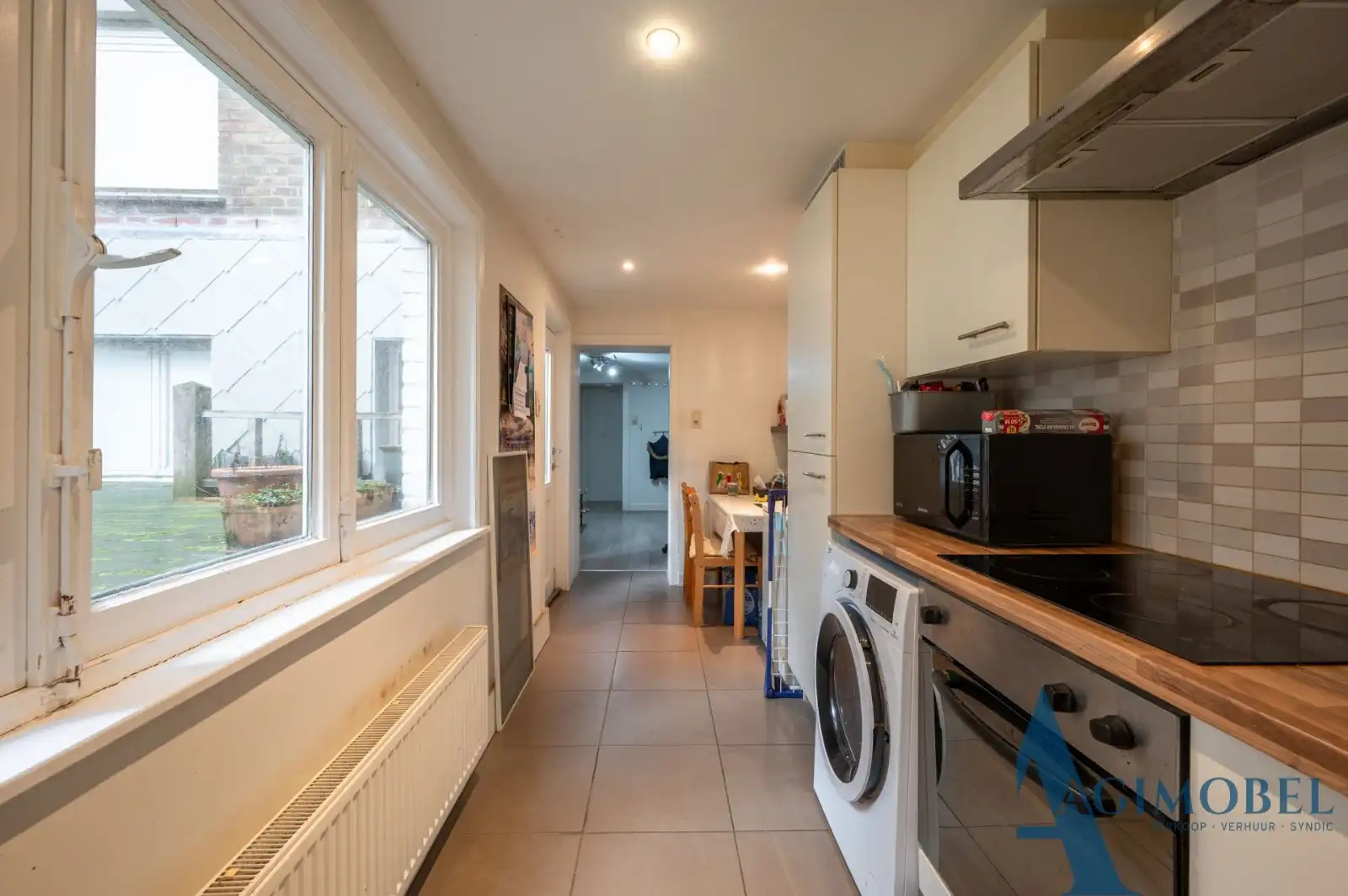 Bescheiden kelder appartement met ruim terras nabij zee foto 5