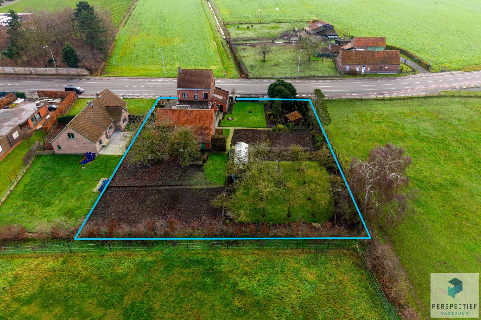 LANDELIJK GELEGEN WONING met SCHUUR  - BOOMGAARD - TUIN & MOESTUIN op 2138 m² foto 2