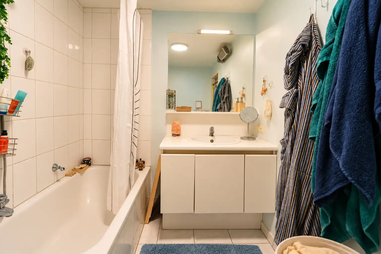 Appartement met ruim terras en uitzicht op de Karmelietenkerk foto 10