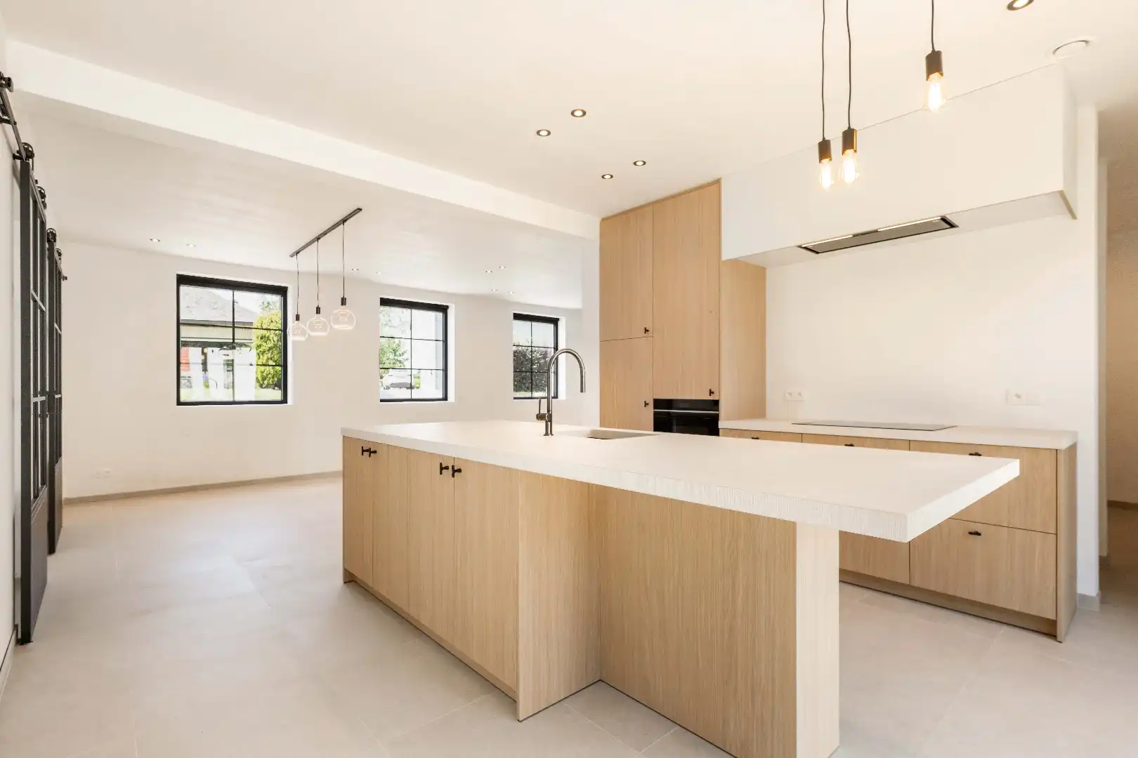 PRACHTIG TOTAAL GERENOVEERDE GEZINSWONING MET 3 SLAAPKAMERS foto 3