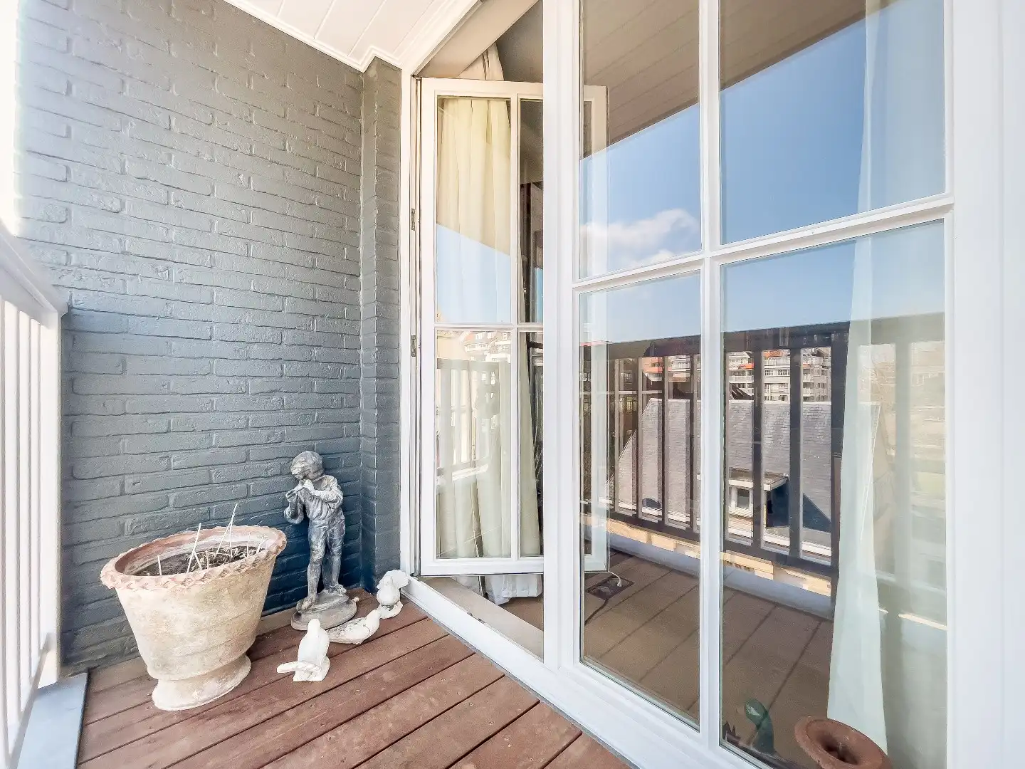 Ruim appartement (ca. 180m²) met een gevelbreedte van meer dan 13 meter, rustig gelegen, in het centrum tegenover de H. Hartkerk. foto 9