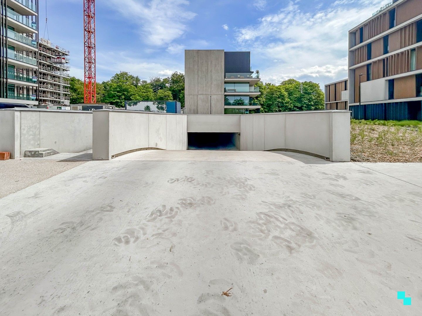 Garagebox met automatische poort gelegen in residentie Blauwpoorte foto 14