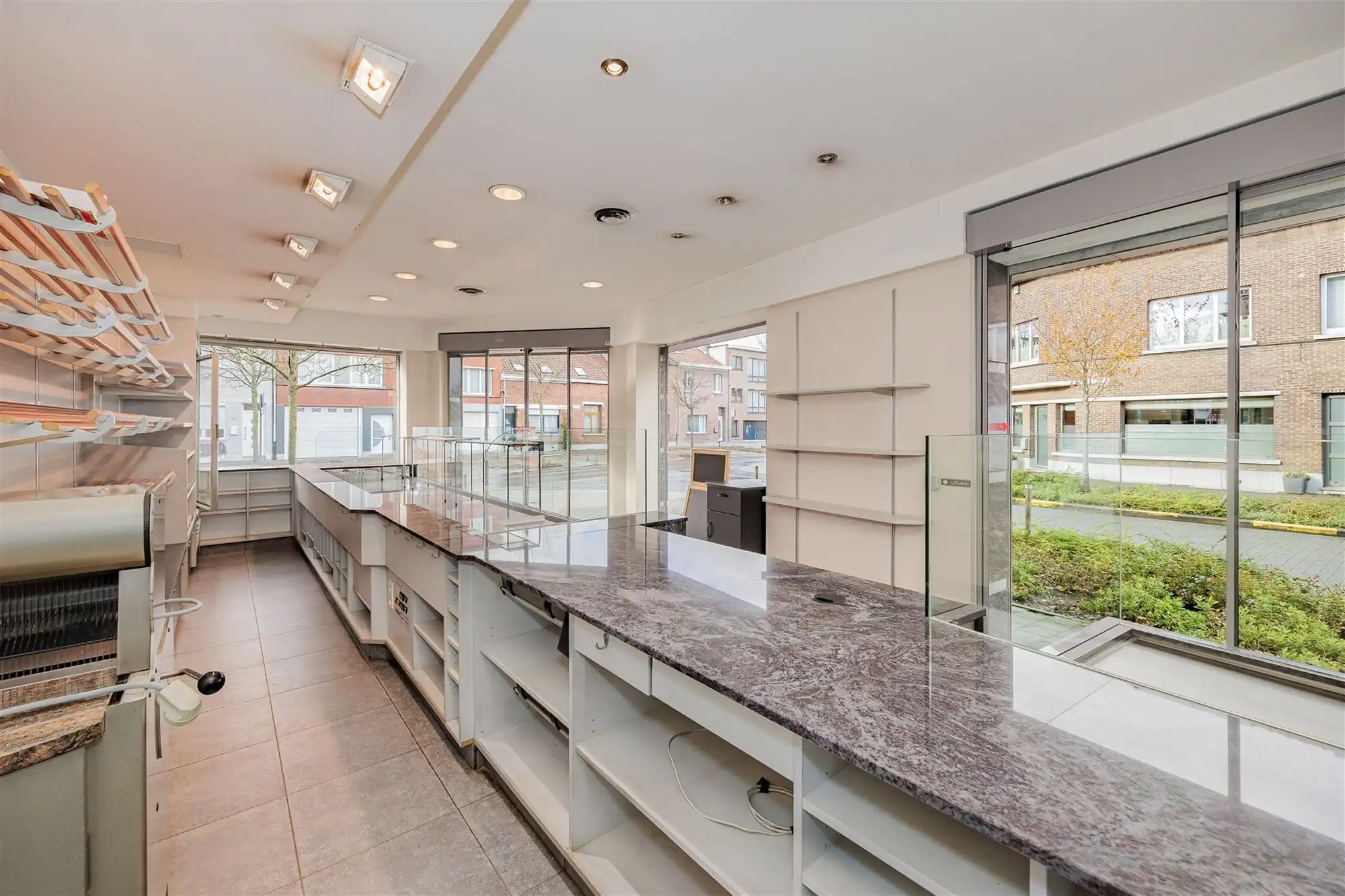 Uniek hoekperceel met handelshuis + garage + appt foto 10