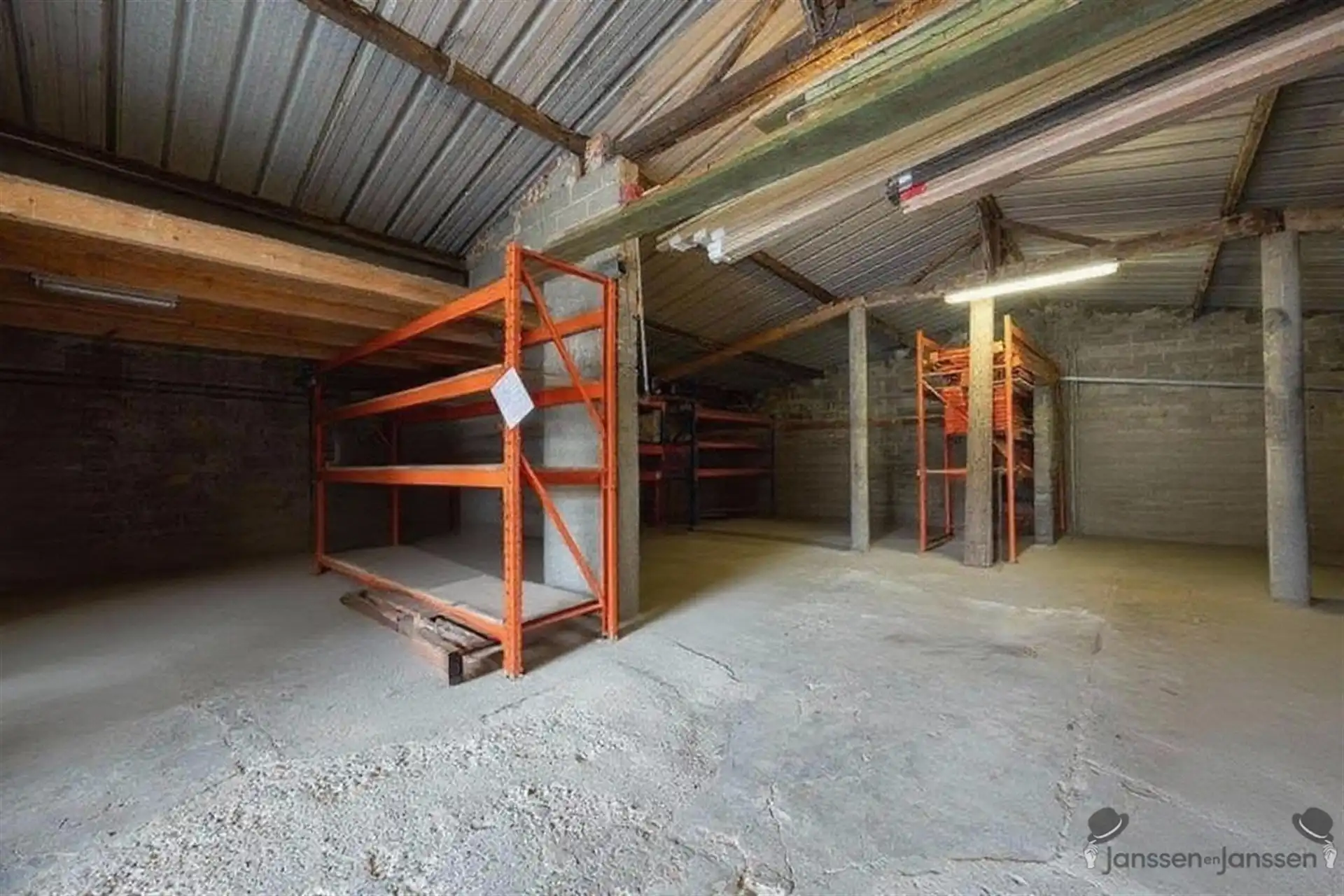 gerenoveerde woning met ruim magazijn  foto 23