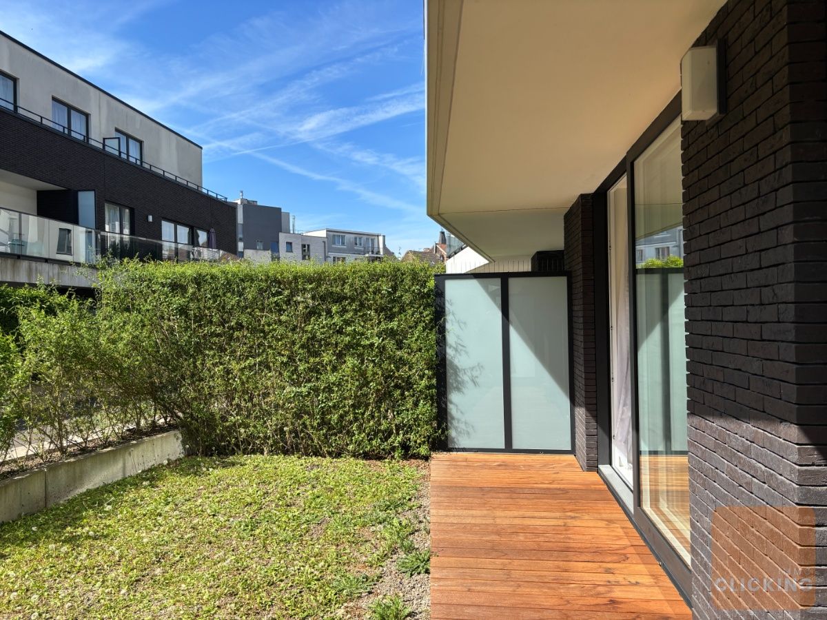 Tof 1 slaapkamerappartement met terras en tuintje foto 4