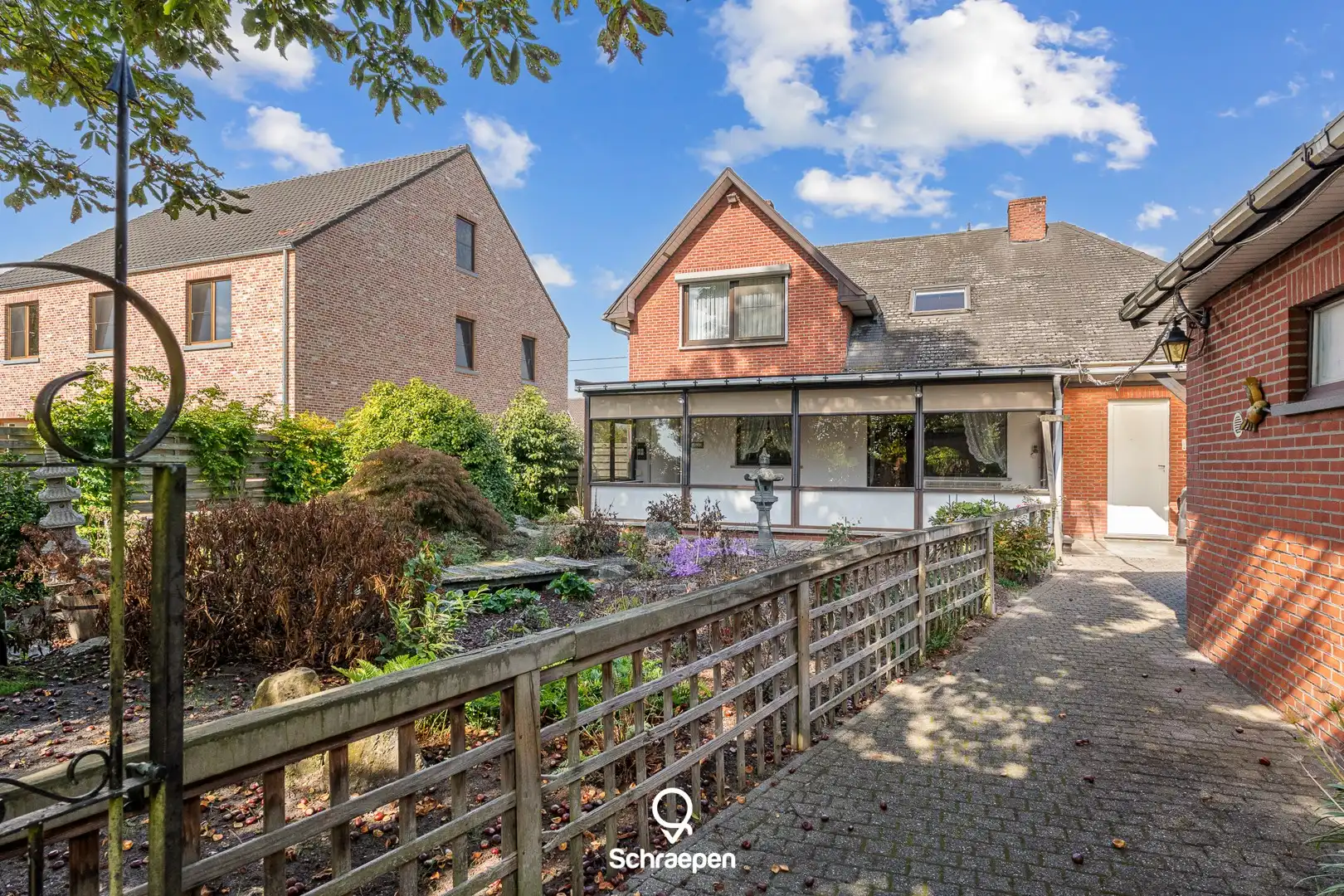 Rustig gelegen woning met 4 slpks op zuidelijk perceel van circa 23 are nabij Bokrijk! foto 3
