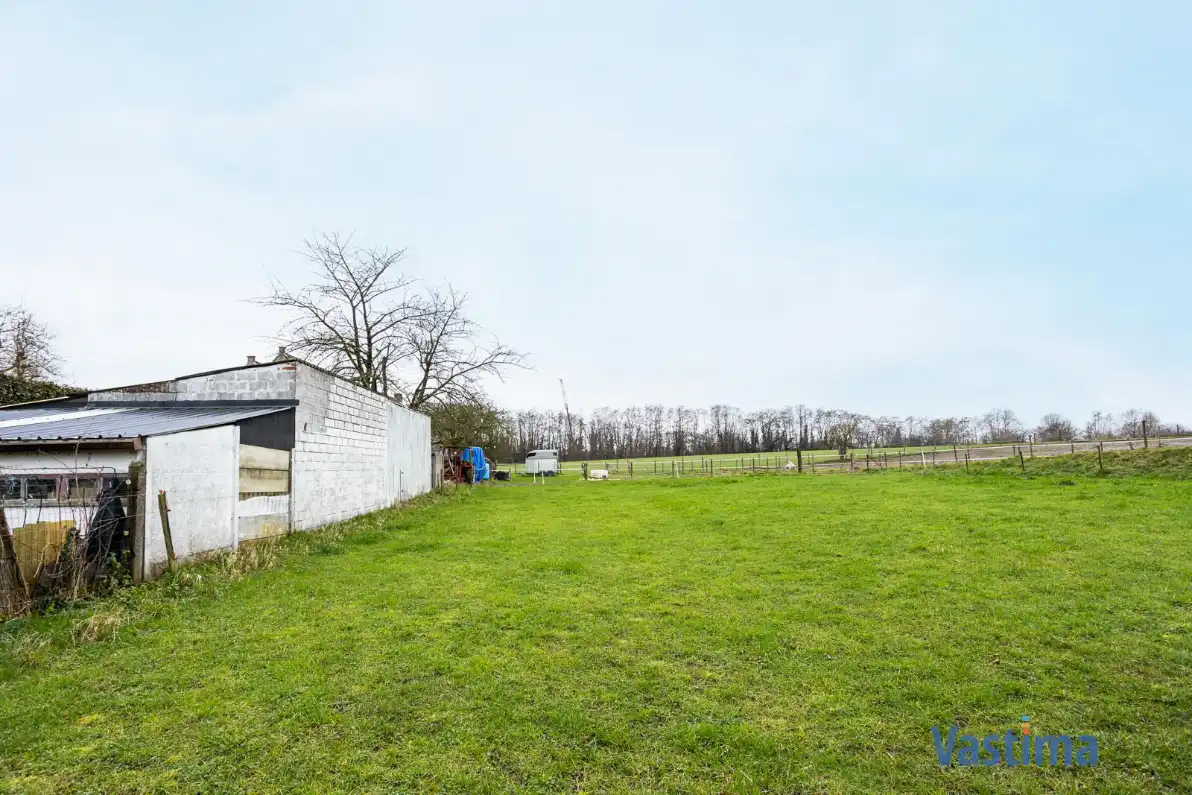 Woning met loods en grote tuin foto 30