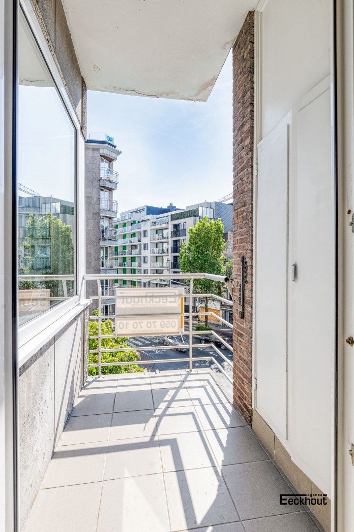 Exclusief, volledig vernieuwd appartement (104 m²) op gegeerde ligging te Oostende! foto 2