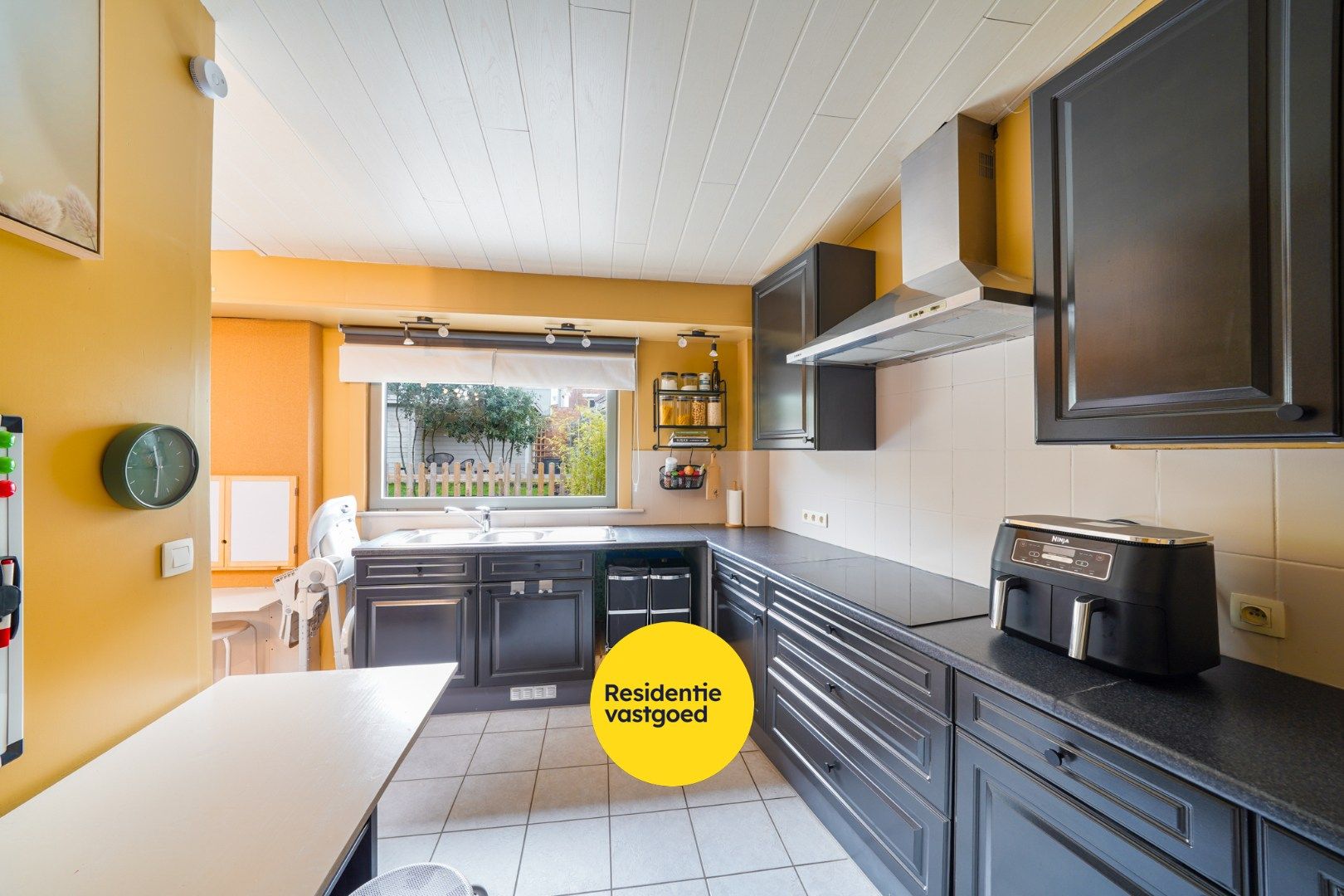 Instapklare woning met garage en tuin te Bredene foto 5