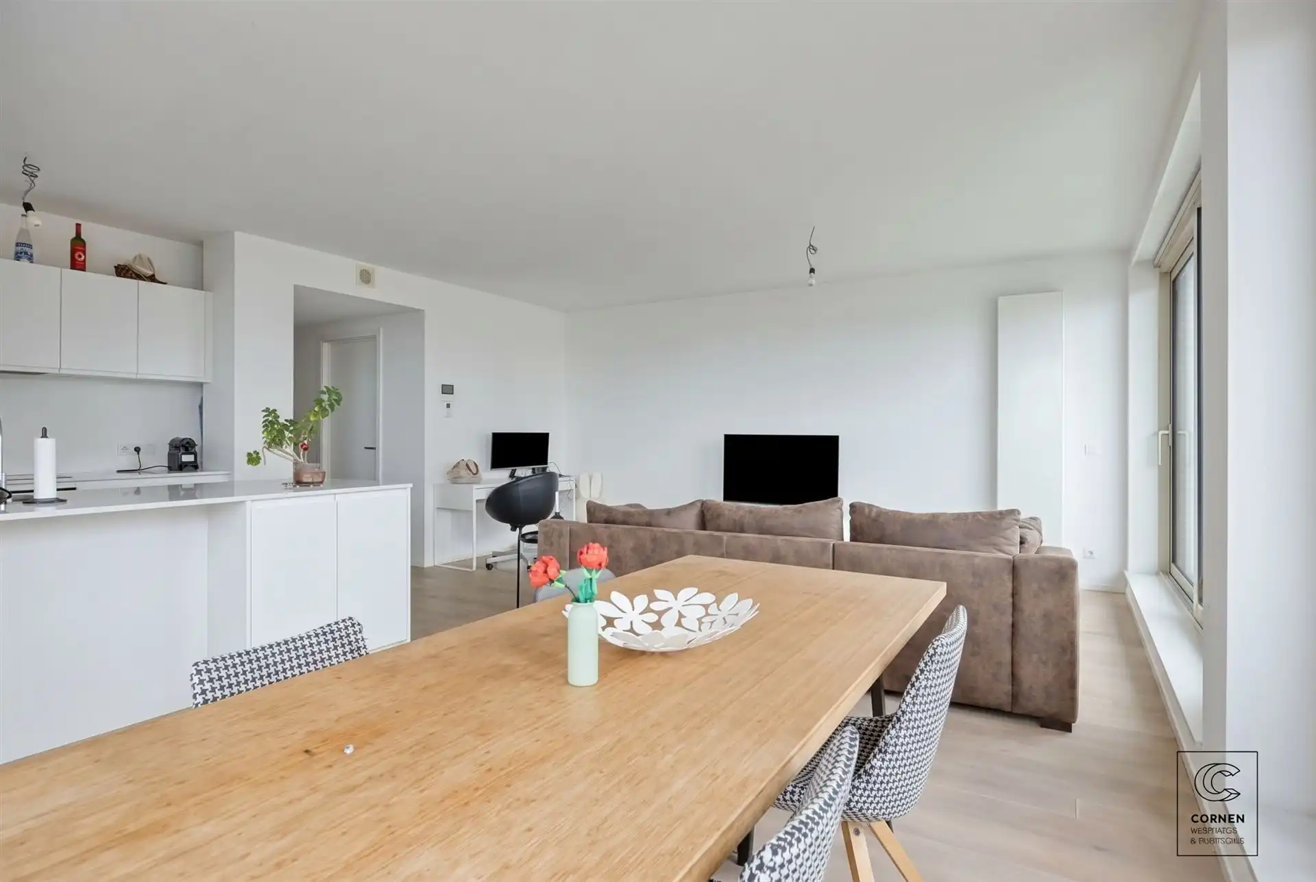 Ruim drieslaapkamer appartement op een uitstekende locatie! foto 3