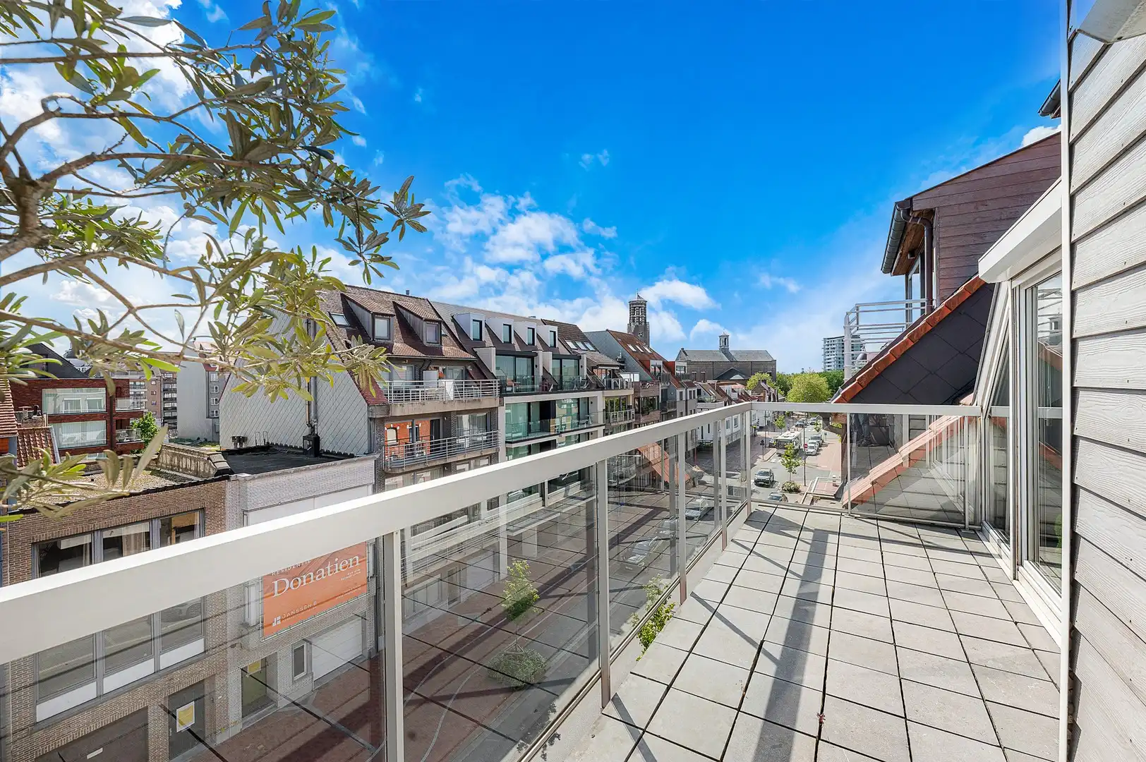 Appartement met unieke terrassen gelegen op wandelafstand van de zee en de winkels. foto 4