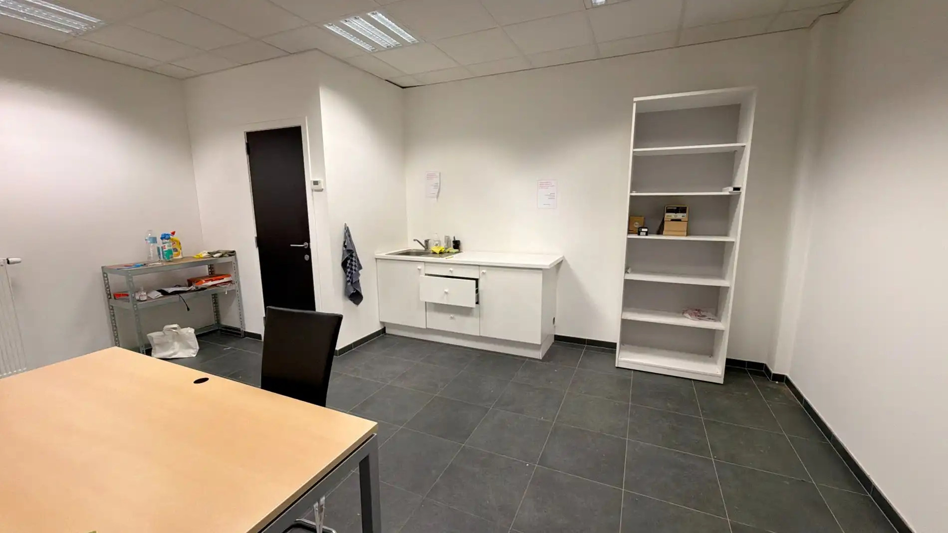 Loods met laadkade en kantoor te huur in Mechelen-Noord I foto 8