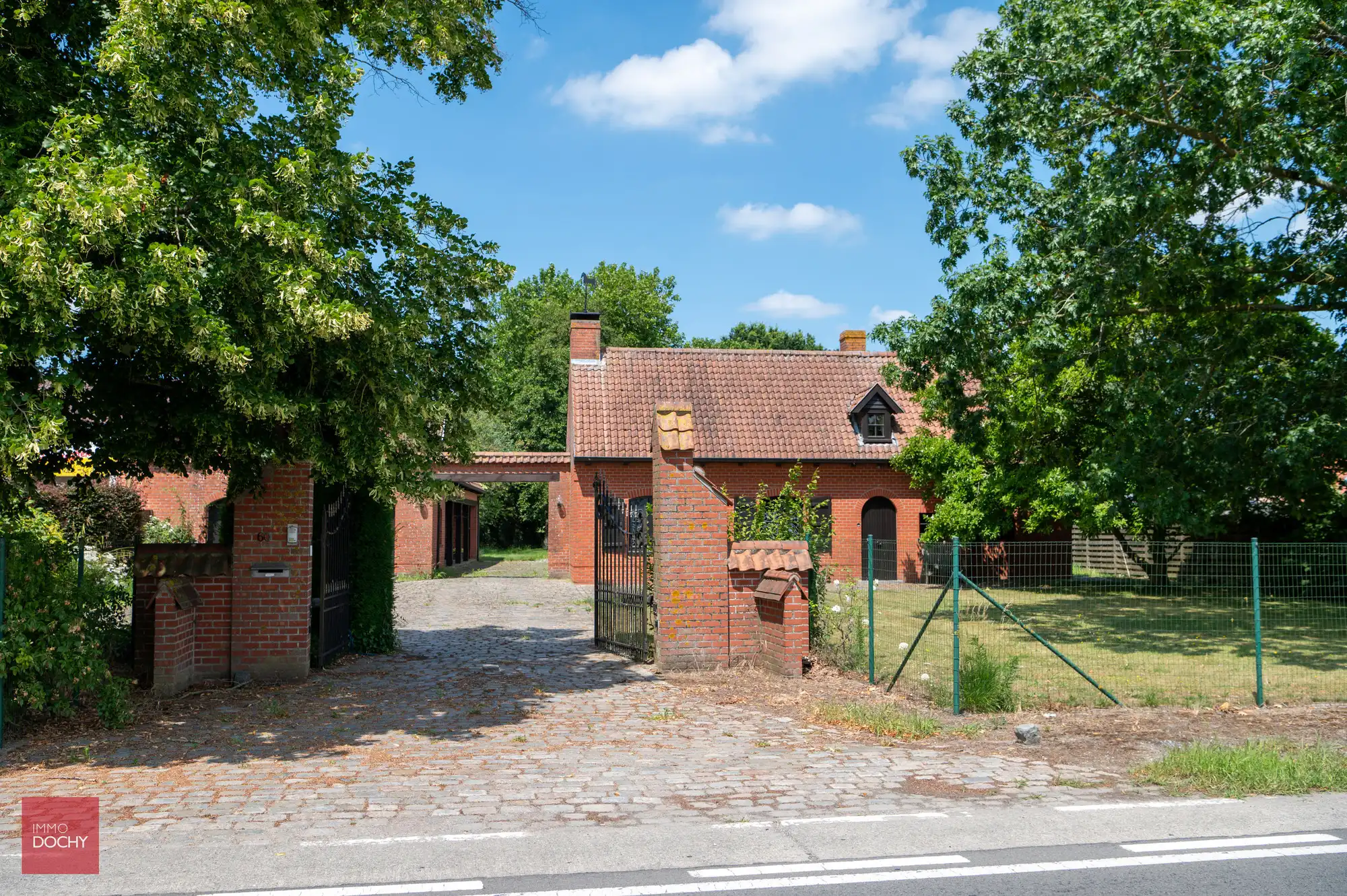 Villa met paardenstallen op 4.876m² foto 5