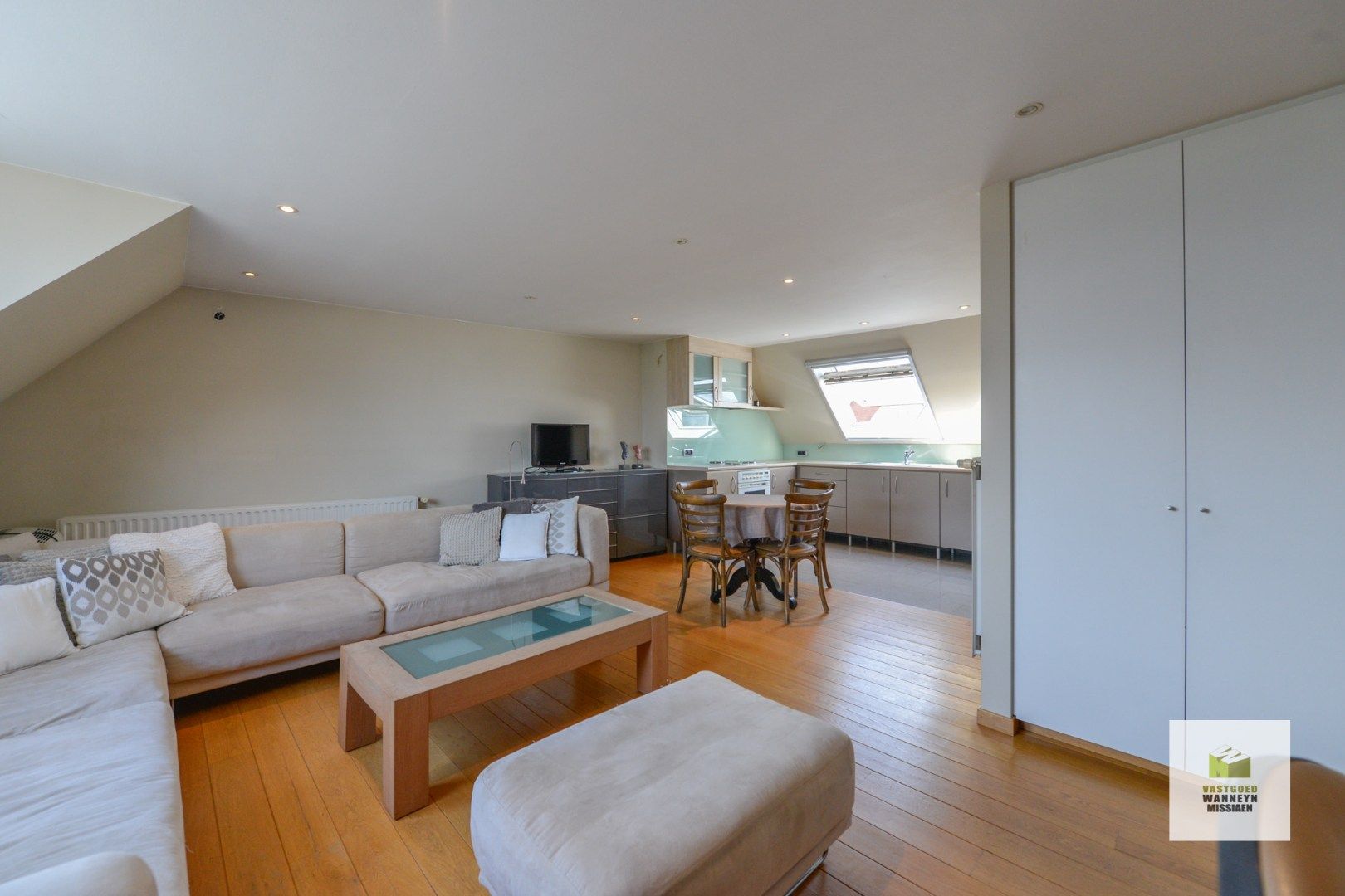 Unieke investeringskans te centrum Zwevezele: woningen met praktijkruimtes en appartement foto 25