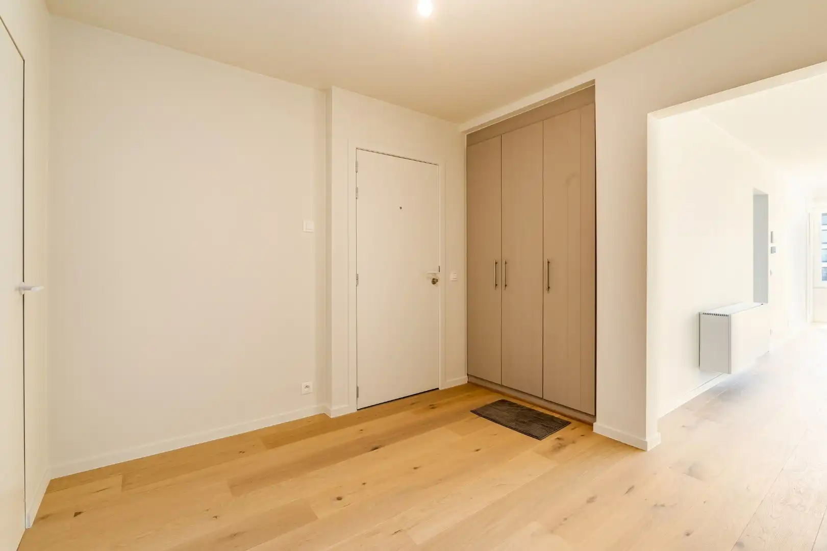 Totaal gerenoveerd appartement met open zicht en uitzonderlijke terrassen op topligging in Heist. foto 14