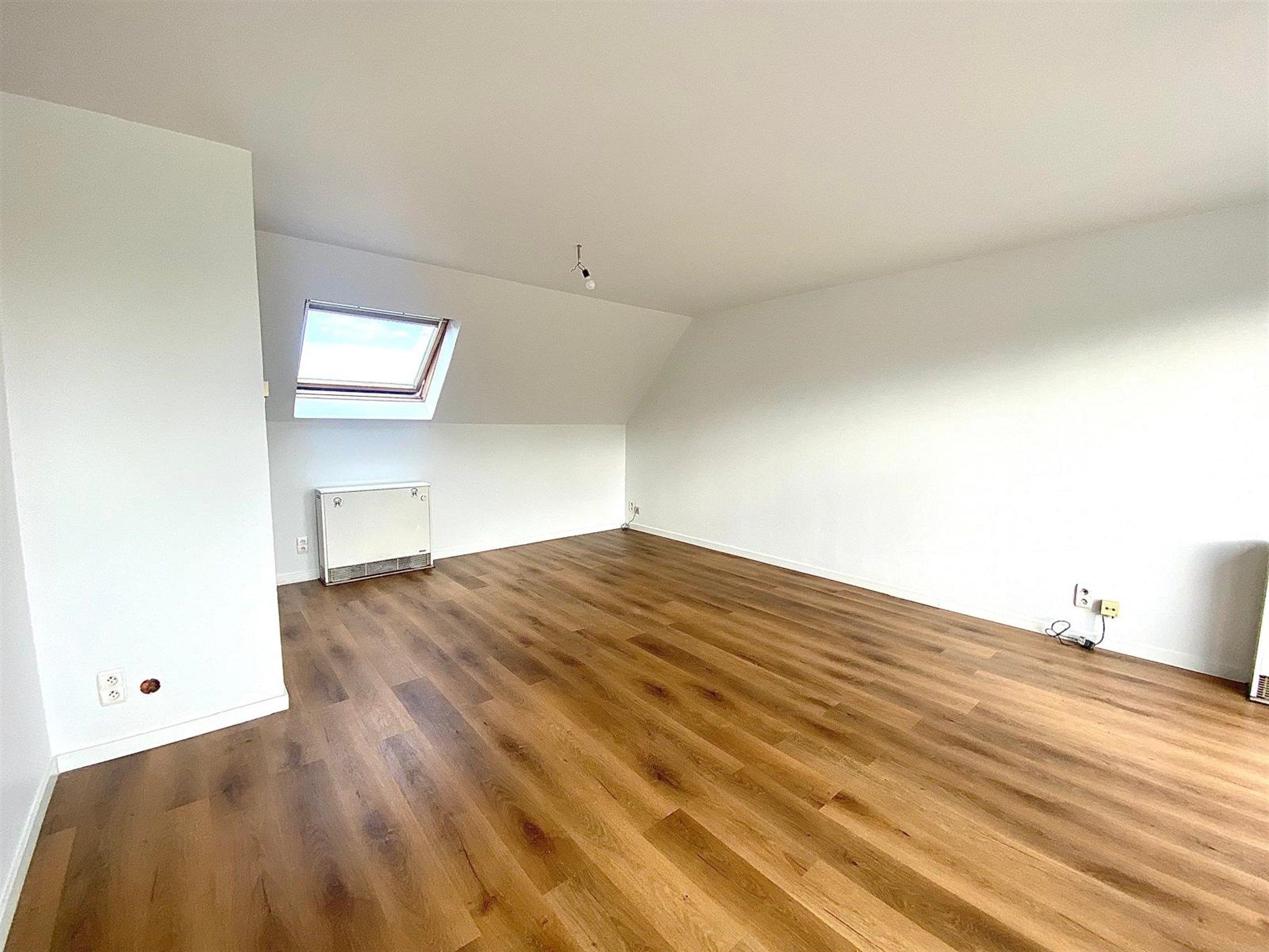 Goed gelegen appartement met één slaapkamer te Aalst foto 2