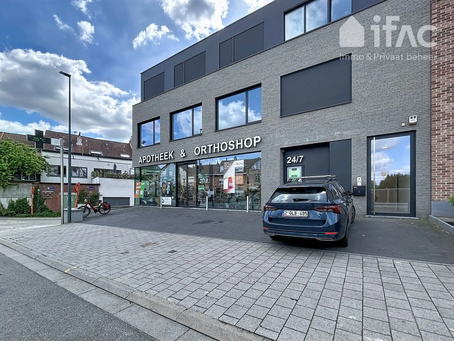 Moderne praktijkruimtes in modern en lichtrijk gebouw foto 2