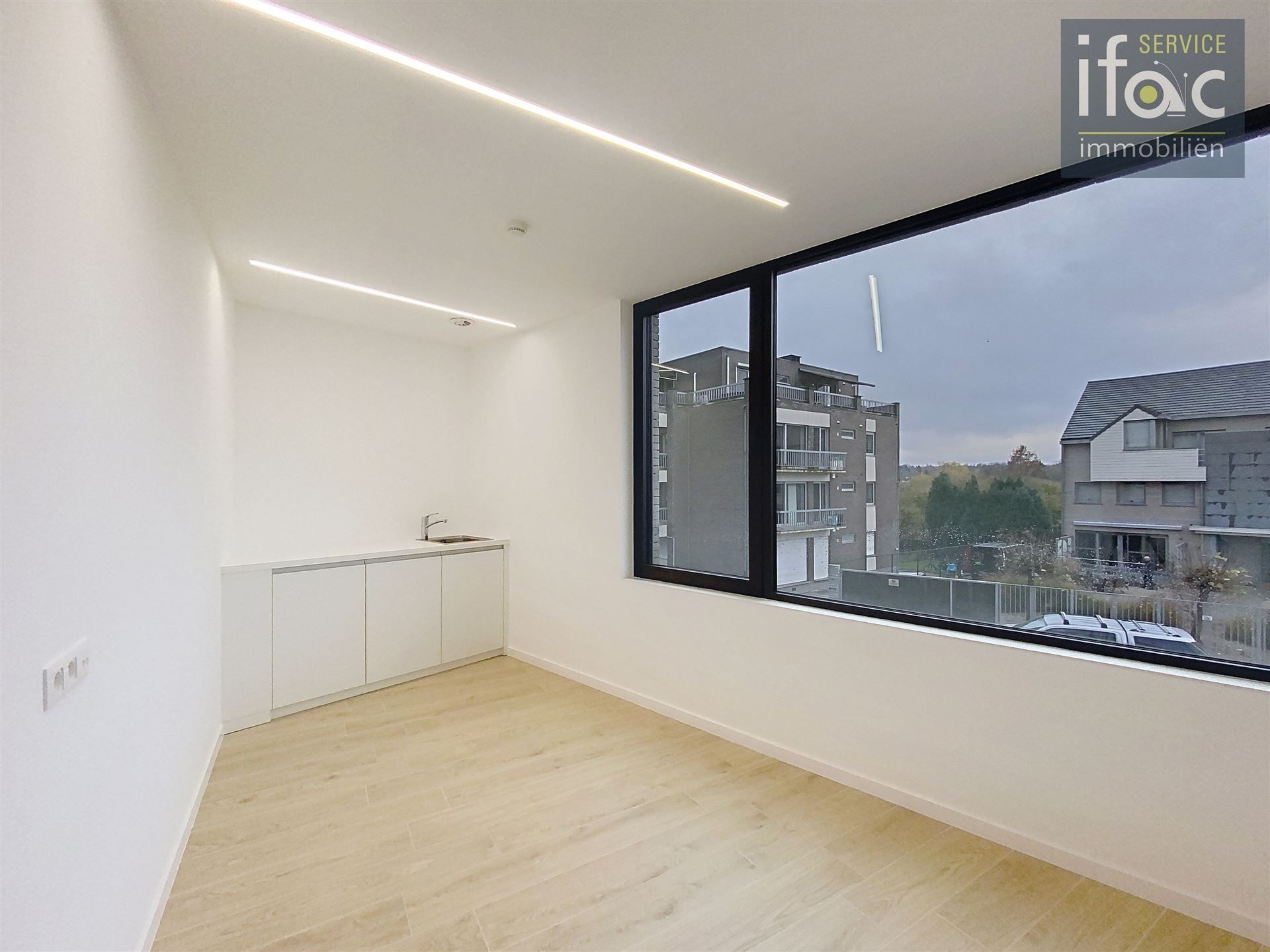 Moderne en lichtrijke praktijkruimte in nieuw gebouw foto 2