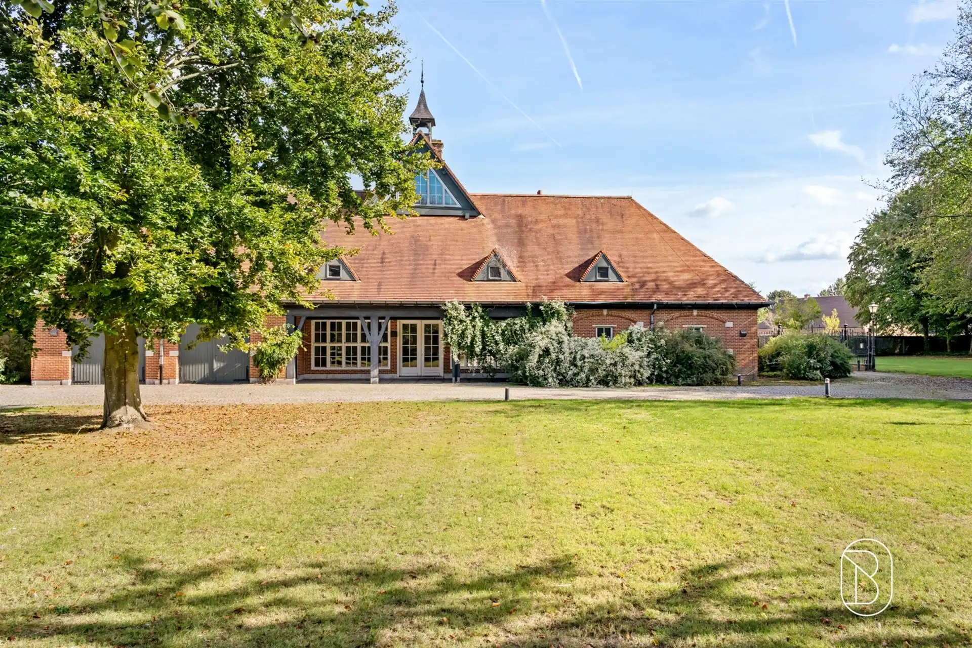 Landhuis-villa in Deerlijk omgeven door groen met 4 kamers foto 12