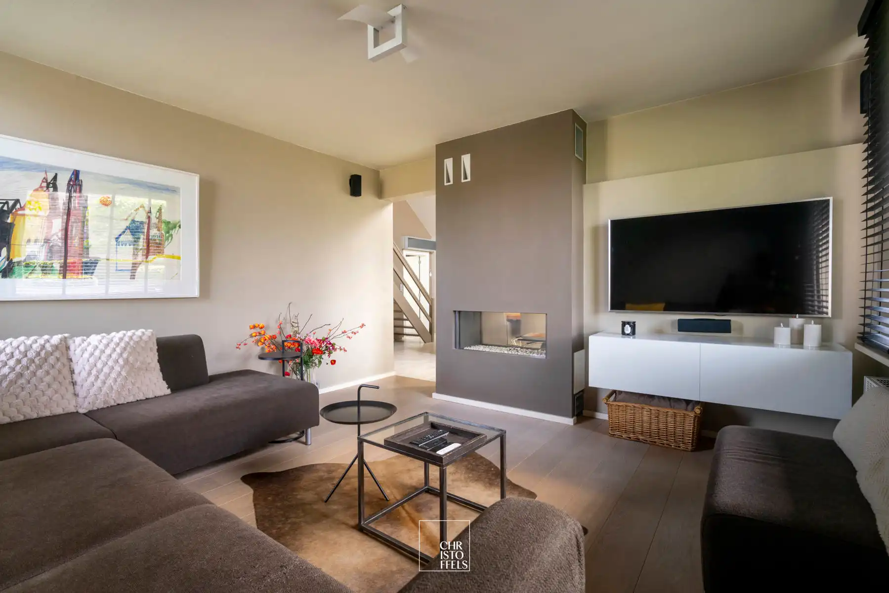 Stijlvol gerenoveerde vrijstaande woning met 3 slaapkamers en 2 badkamers op een perceel van 12a90ca!  foto 7