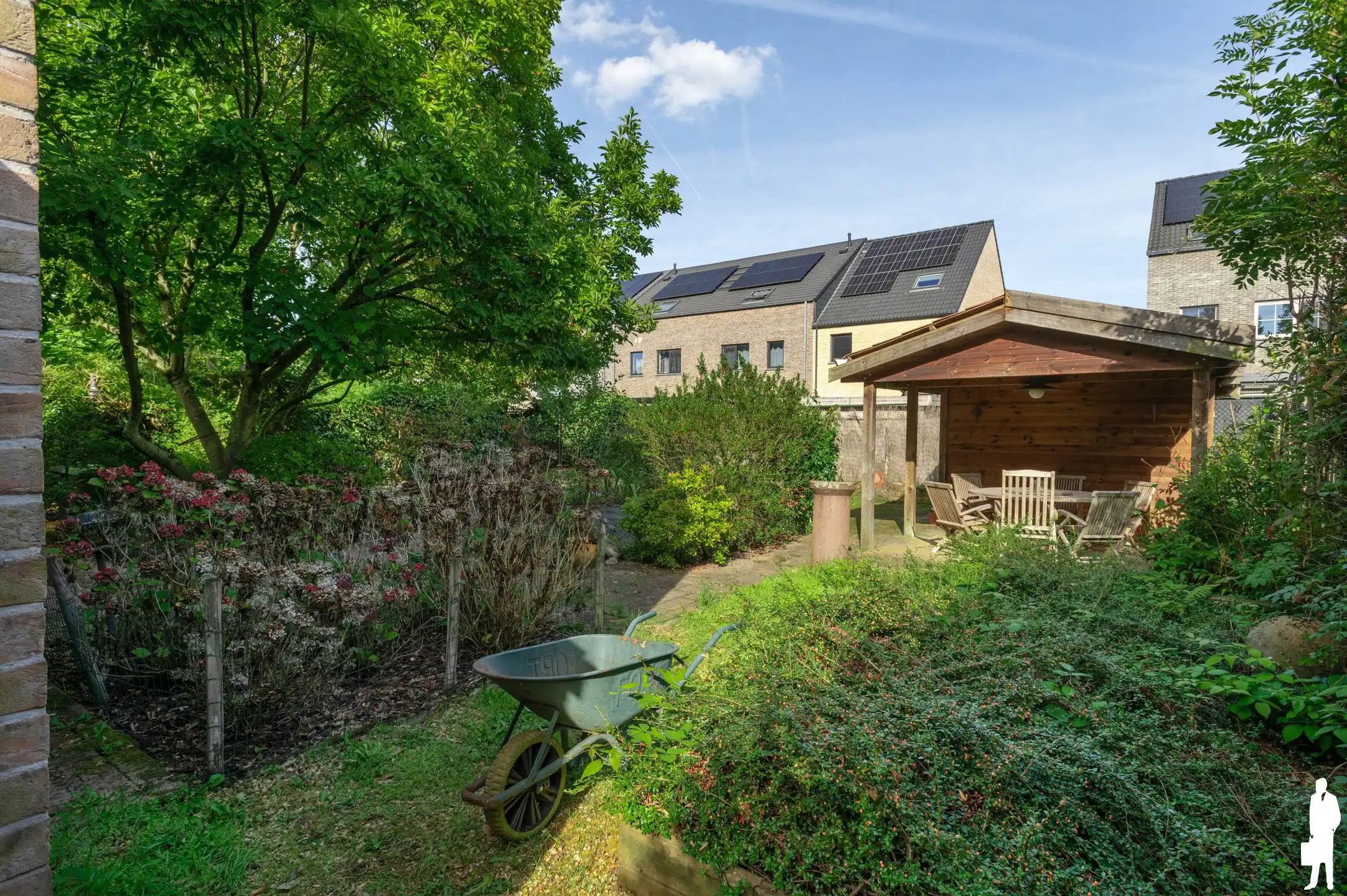 Te renoveren villa in doodlopende straat  foto 12