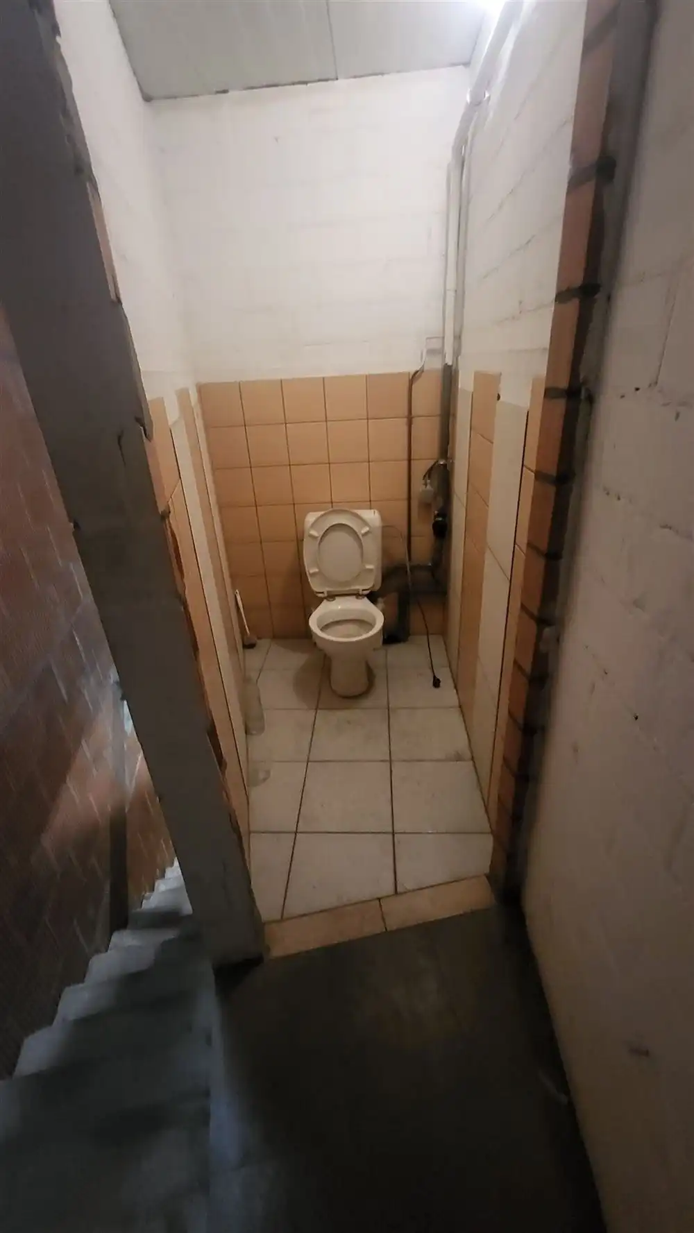 Opslag + kantoor + parking te Deurne foto 11