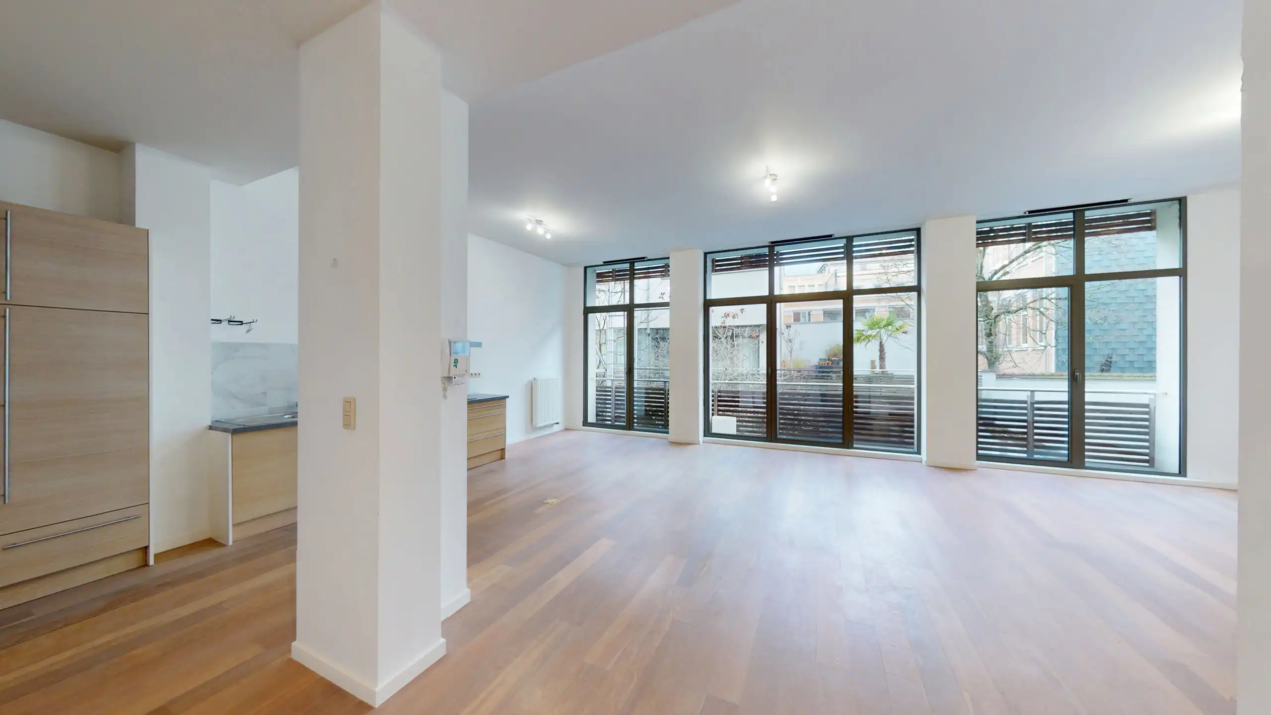 ANTWERPEN - CENTRUM  - Ruim drie slaapkamer appartement  foto 2