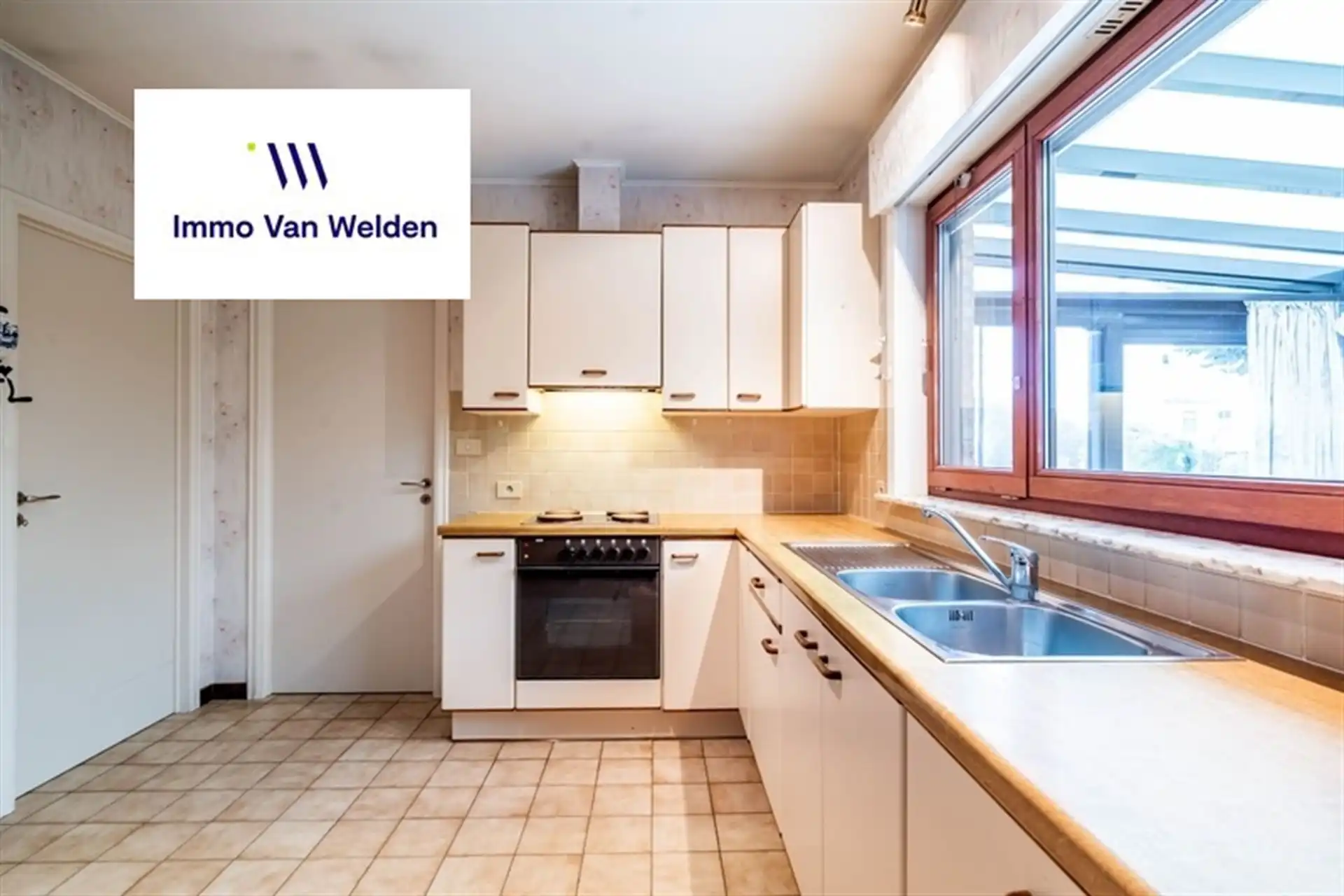 Vrijstaande woning met garage, veranda  en tuin foto 14