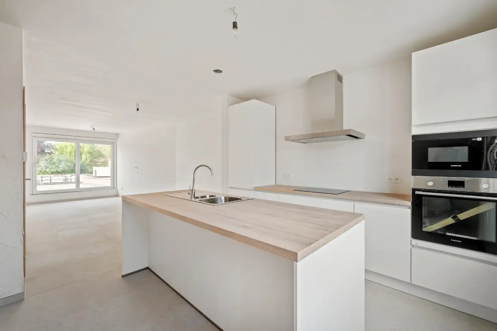 DUPLEX NIEUWBOUWAPPARTEMENT MET 2 SLPKS EN RUIM TERRAS TE GELUWE foto 2