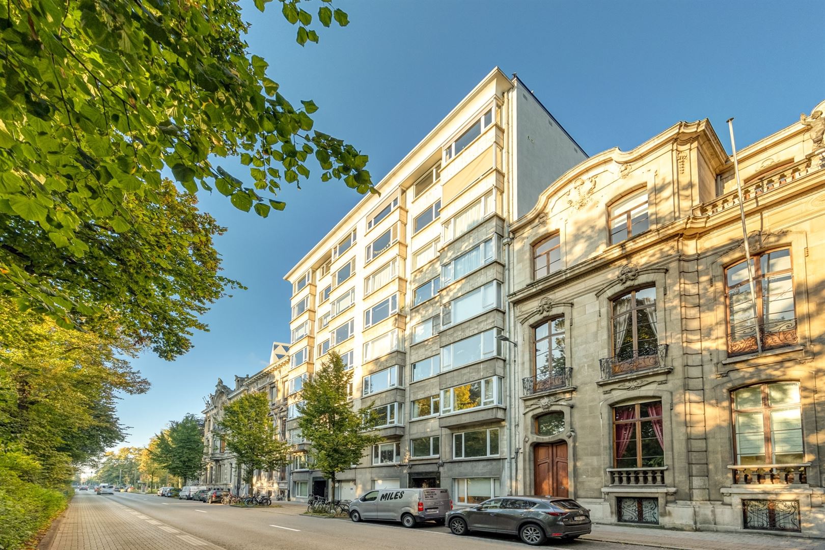 Exclusieve ART DECO PENTHOUSE  van 275m² met 4 slpks en fenomenaal zicht vanuit vogelperspectief over het Koning Albertpark en de tuinen van het Provinciehuis foto {{pictureIndex}}