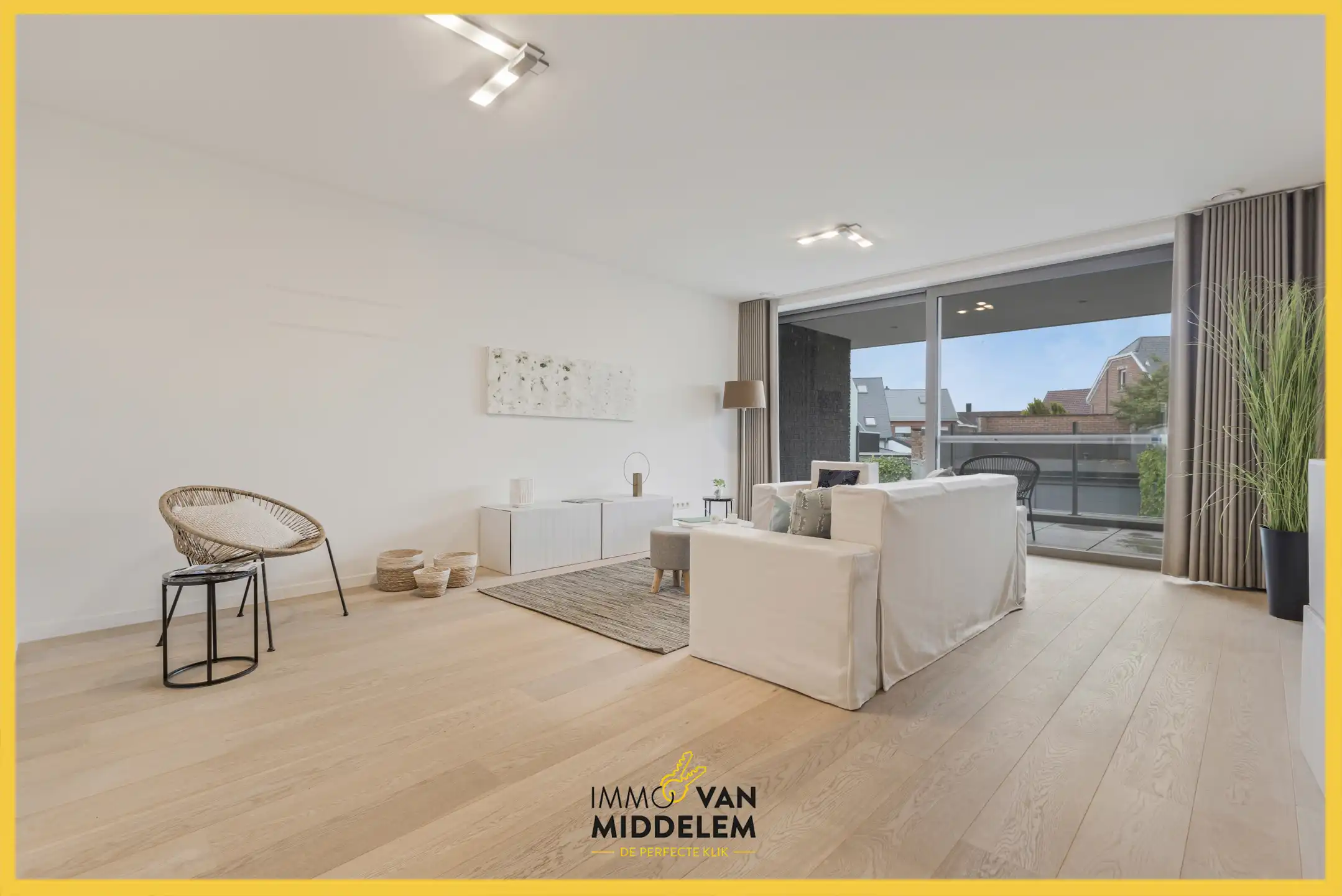 INSTAPKLAAR APPARTEMENT MET 2 SLPKS, 2 TERRASSEN EN GARAGE foto 4