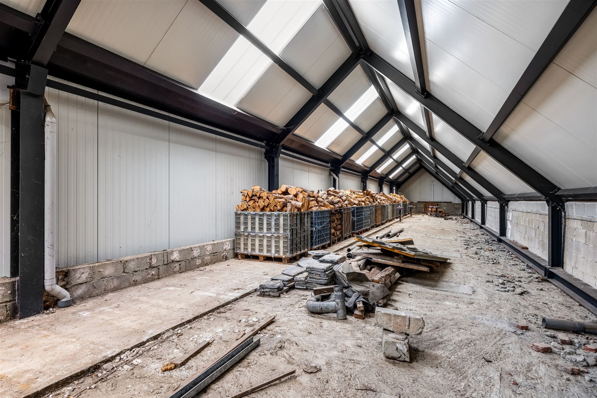 UNIEKE EIGENDOM MET 24 PAARDENSTALLEN EN BINNENPISTE OP CA 10 HECTARE TE PAAL-BERINGEN foto 42