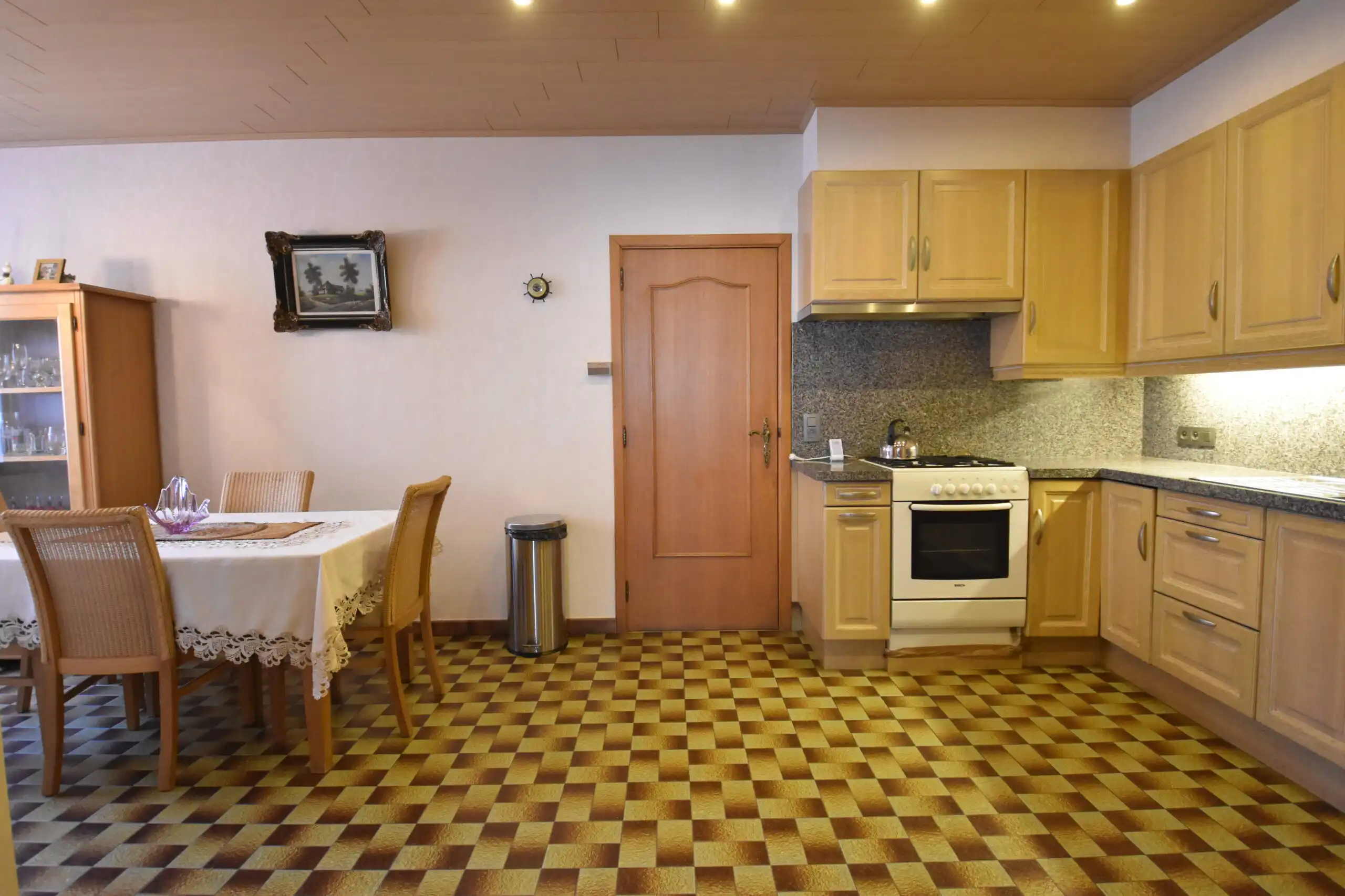 Landelijk gelegen bungalow met 3 slaapkamers en open zicht foto 13