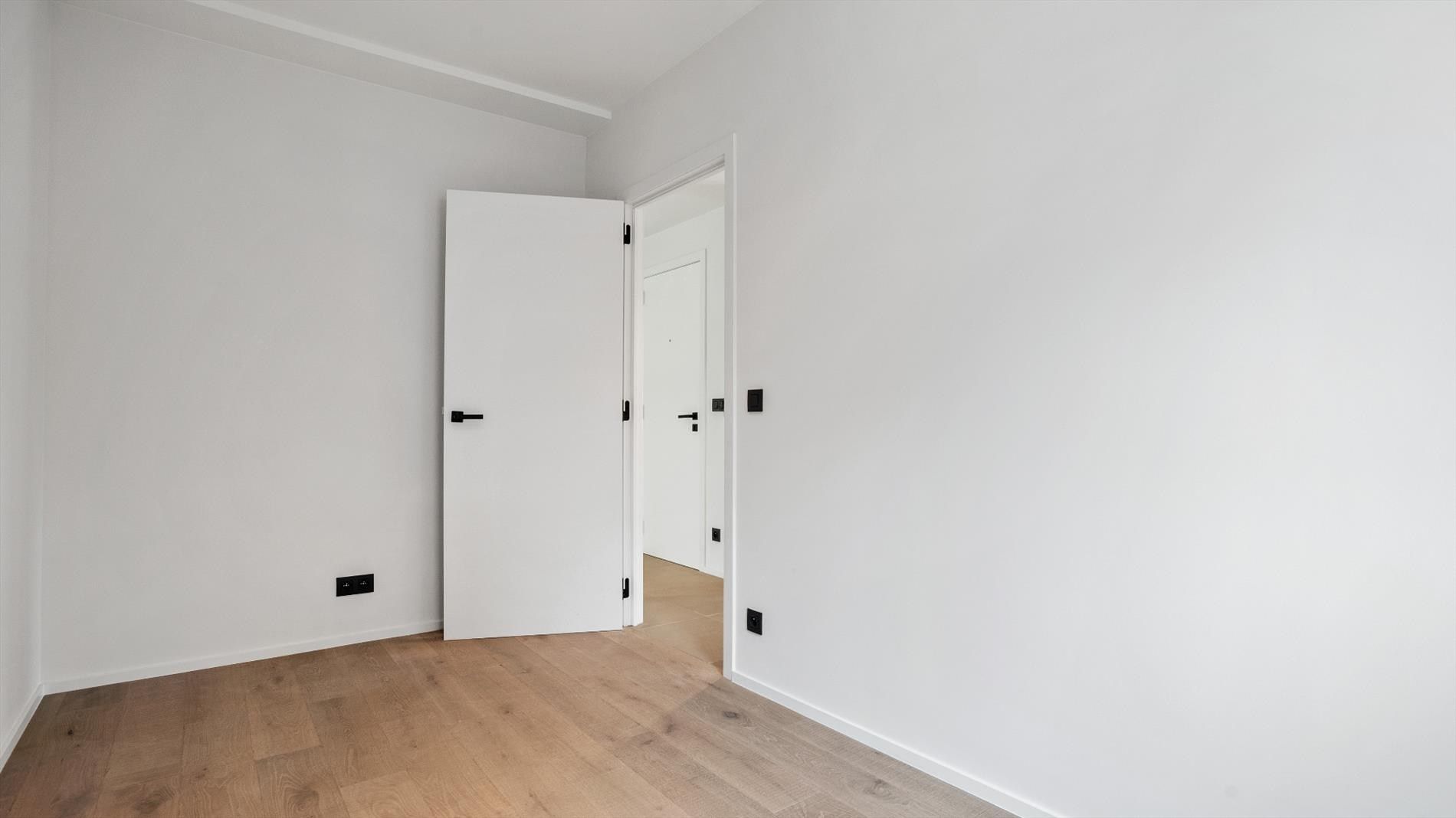 TE HUUR LINDEN appartement 2 slpks + terras  foto 15