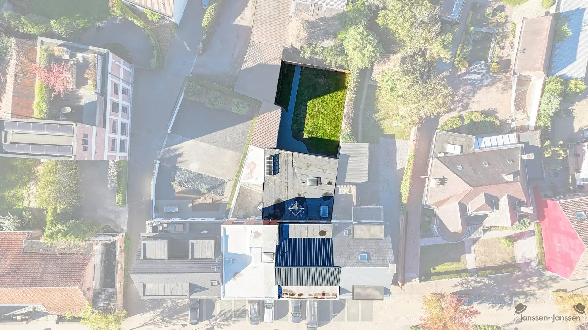 Luxueus gerenoveerd duplexappartement met 4 slaapkamers en private tuin foto 21
