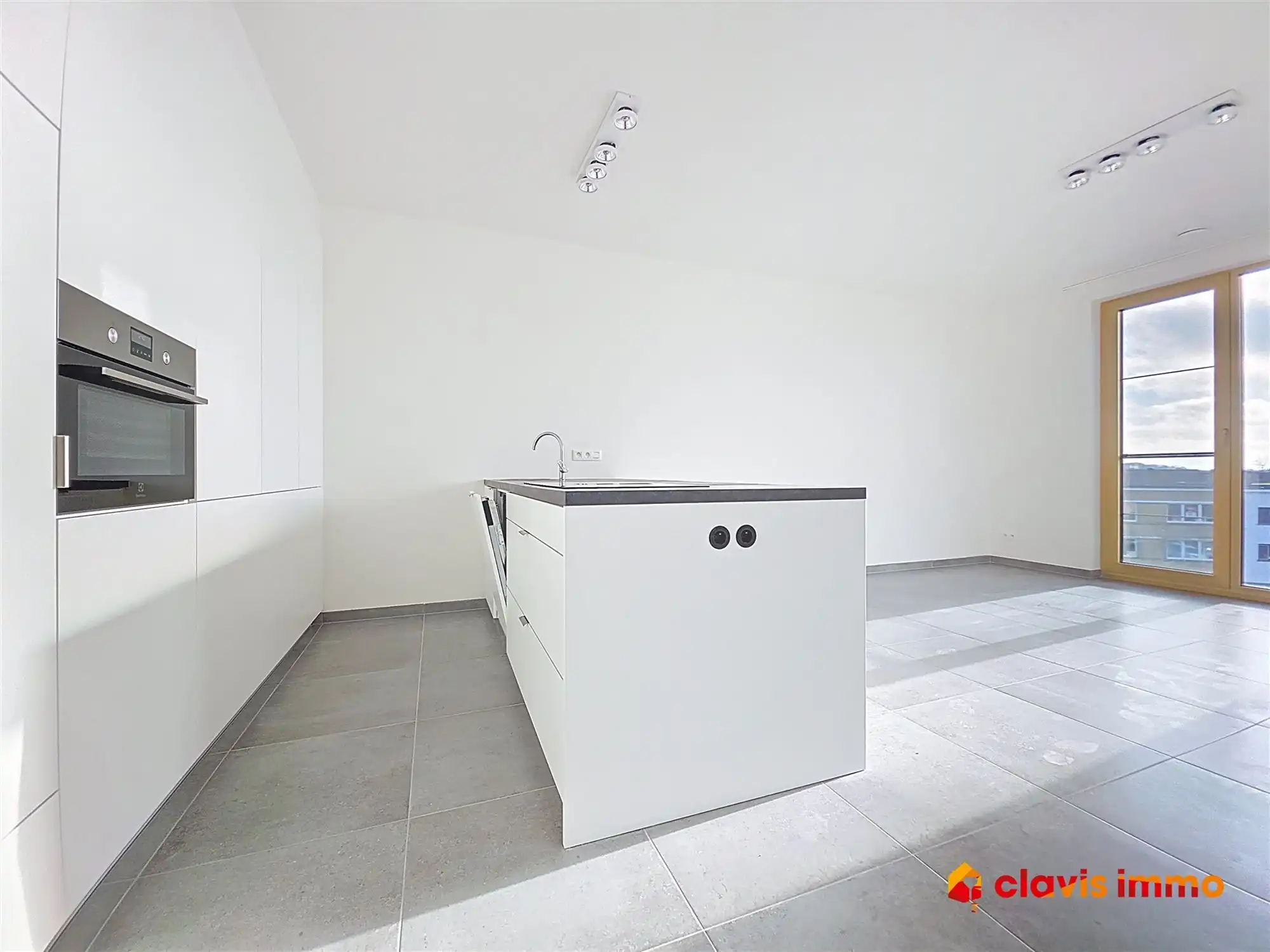 Appartement met terras en parking foto 2