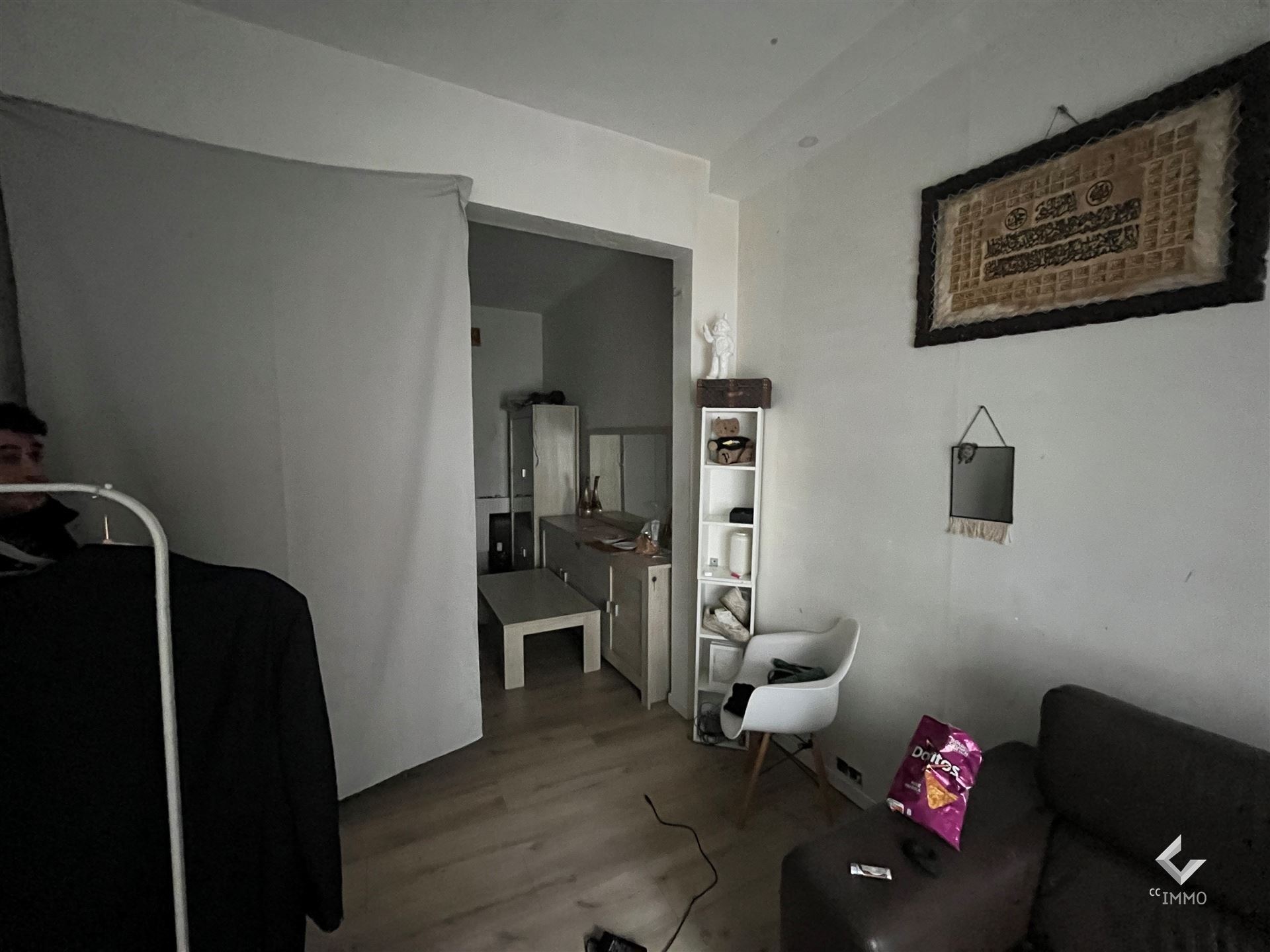 Te renoveren 6-slpk woning ca. 195m² met terras! foto 3