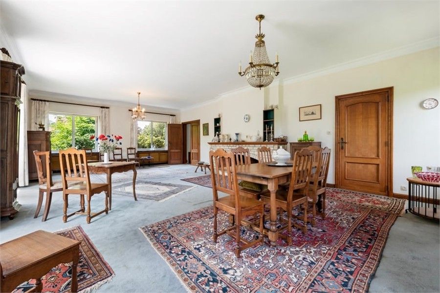 RUIME VILLA MET PRACHTIG UITZICHT EN ENORM VEEL POTENTIEEL IN JEUK foto 9
