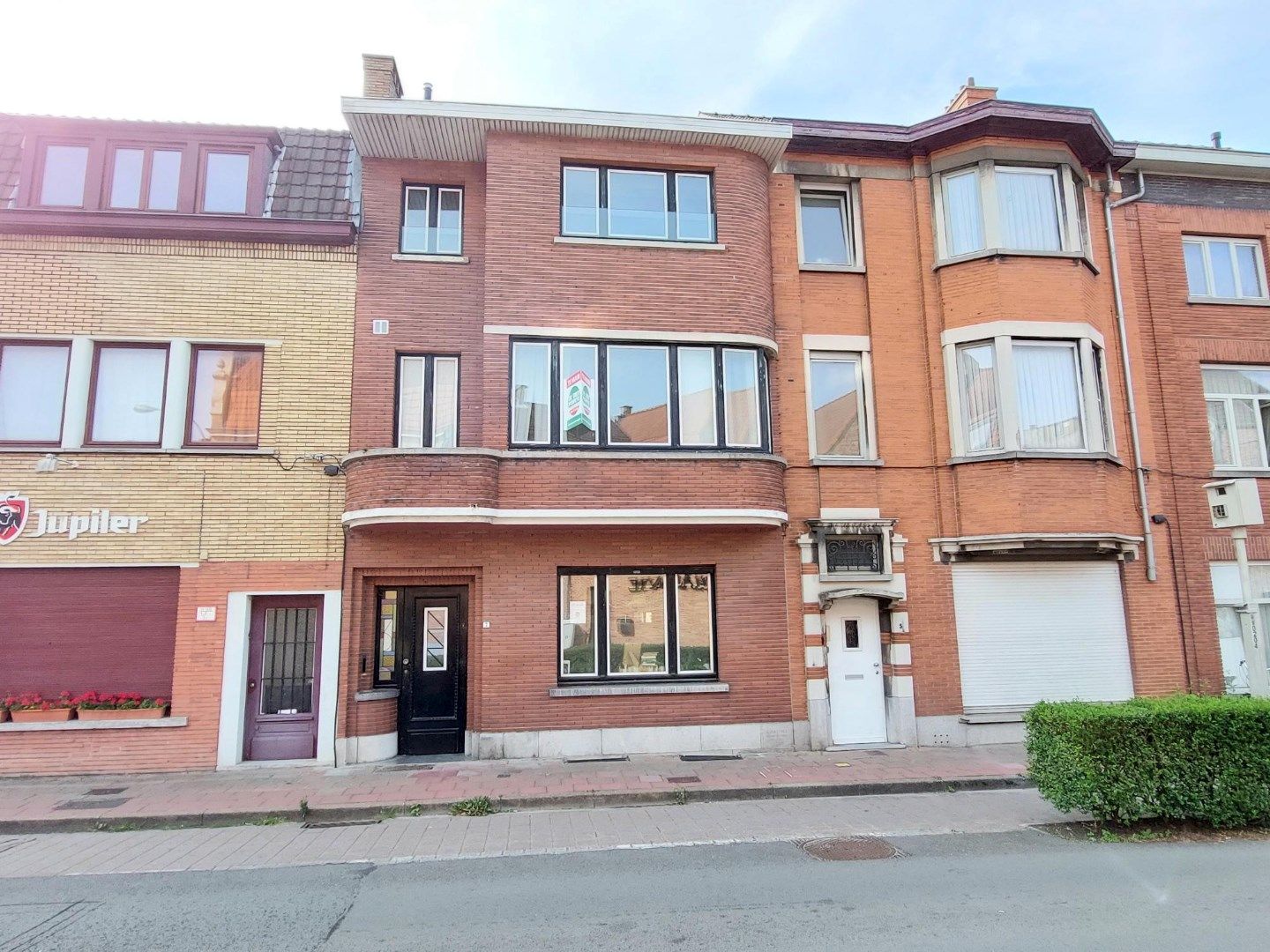 Ruime woning in art deco stijl foto {{pictureIndex}}
