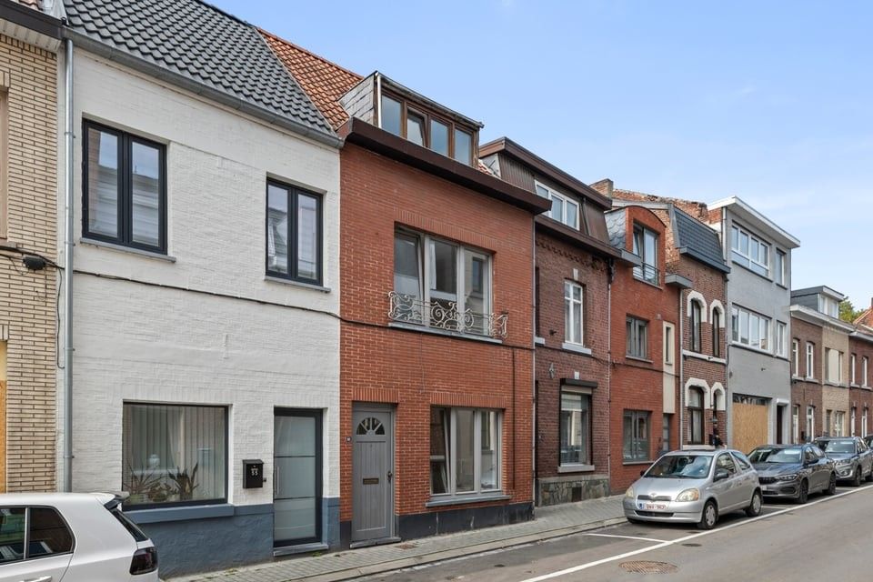 CHARMANTE, INSTAPKLARE STADSWONING MET 4 SLAAPKAMERS IN HARTJE TONGEREN foto 32