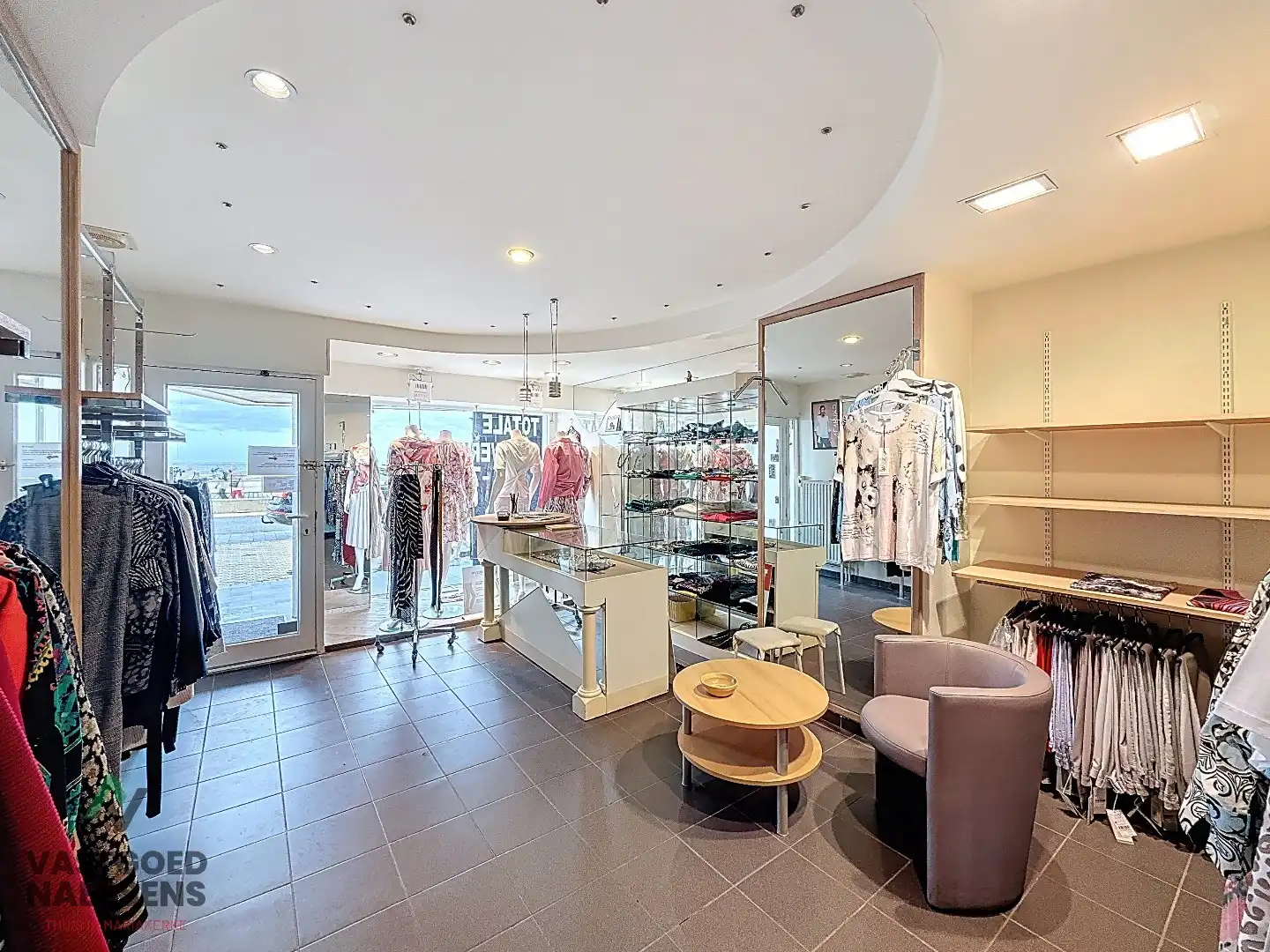 HANDELSPAND TE HUUR OP TOP LOCATIE - ZEEDIJK  foto {{pictureIndex}}