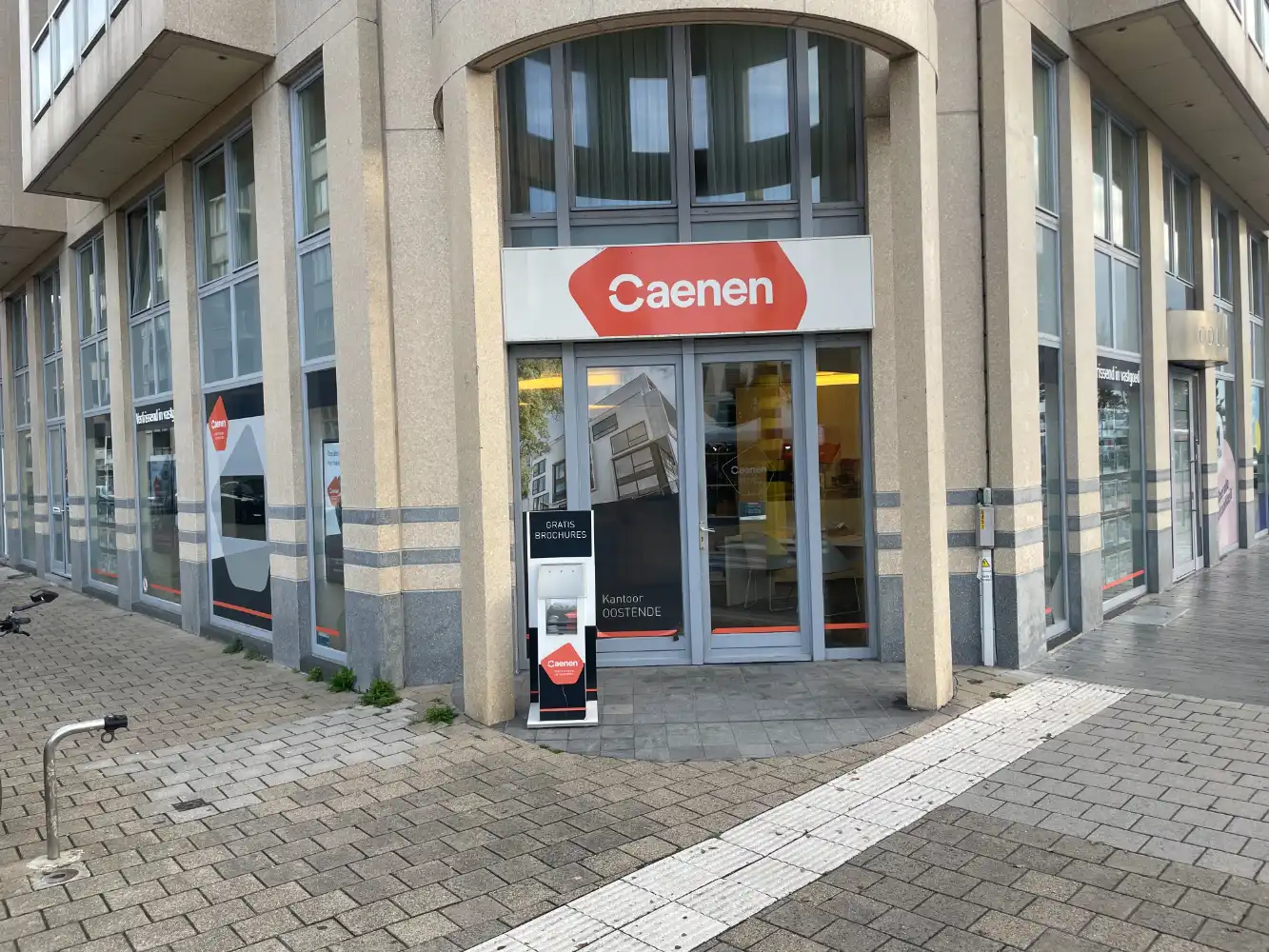 Ruim handelspand te huur aan de jachthaven van Oostende foto {{pictureIndex}}