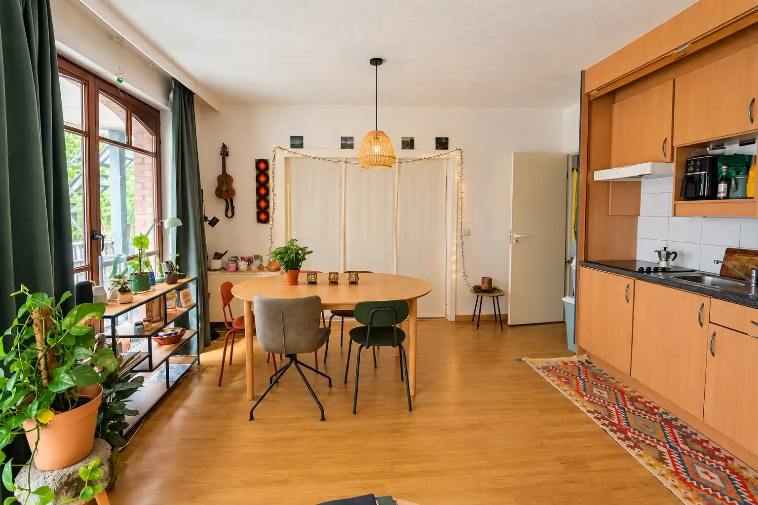 Appartement met ruim terras en uitzicht op de Karmelietenkerk foto 3