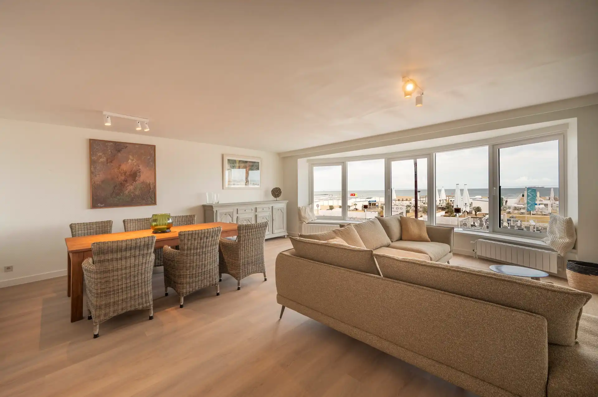 Gemeubeld: Zeer ruim appartement met zeezicht vlakbij het Rubensplein! foto 7